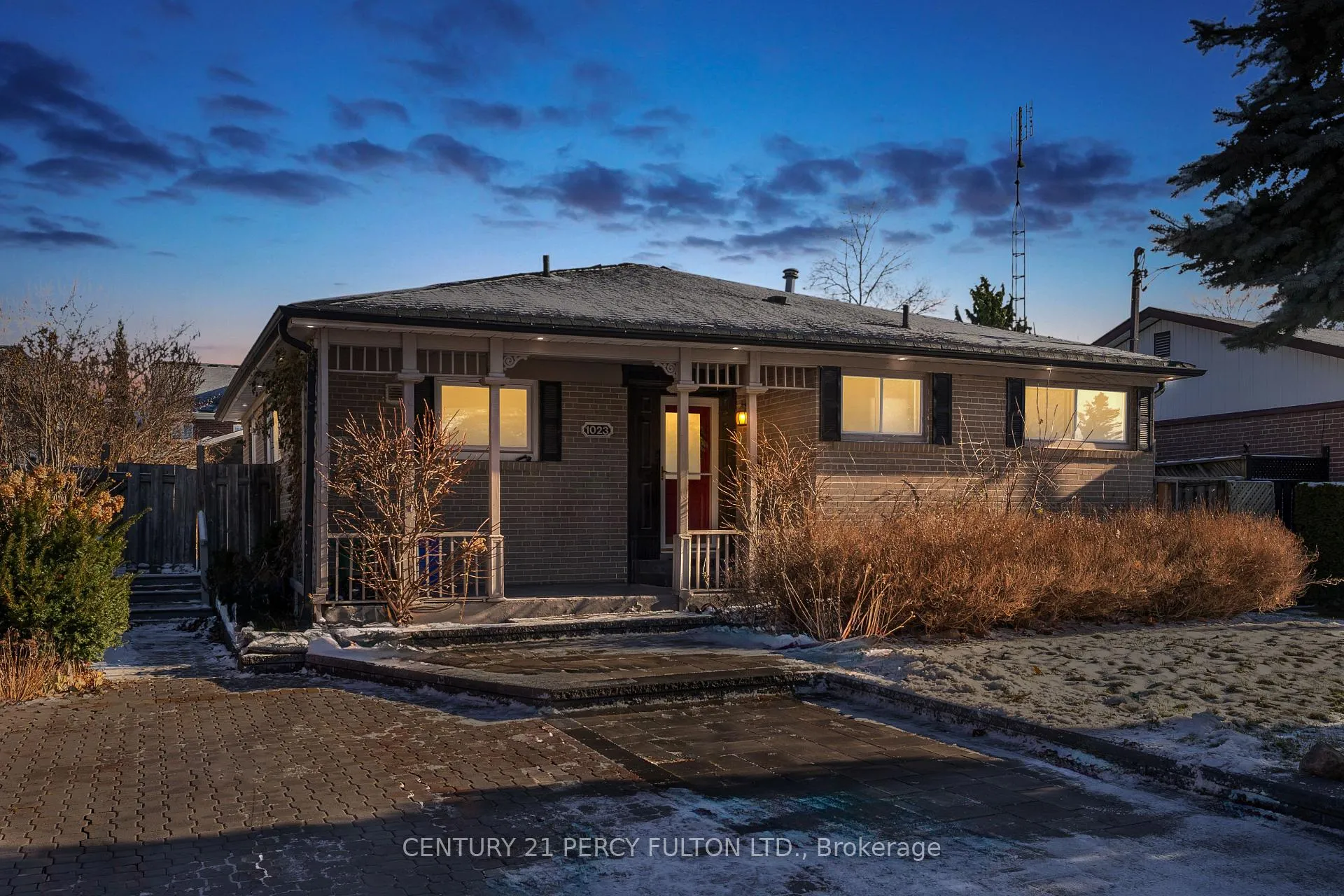 Photo 1 of 1023 Centre Street N, Whitby, Williamsburg — HOMEH