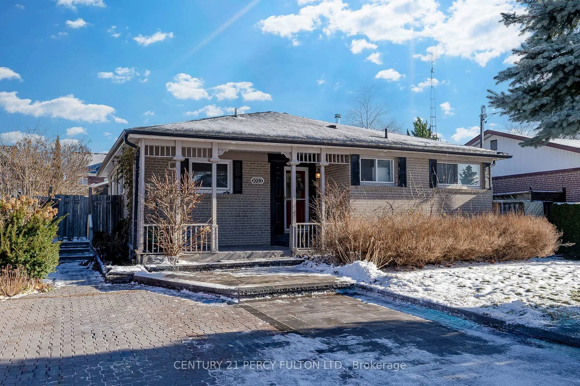 Photo 2 of 1023 Centre Street N, Whitby, Williamsburg — HOMEH
