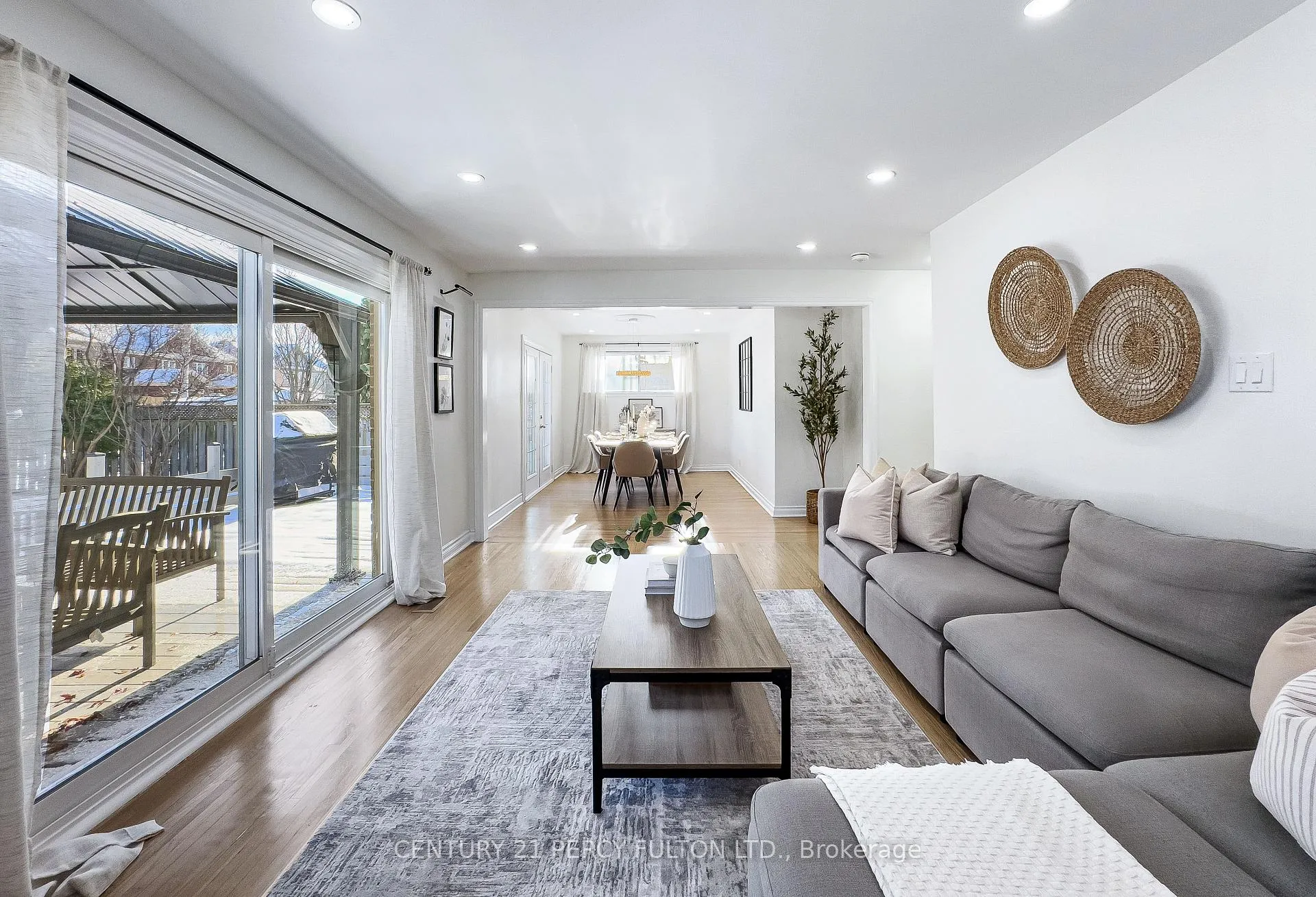 Photo 6 of 1023 Centre Street N, Whitby, Williamsburg — HOMEH