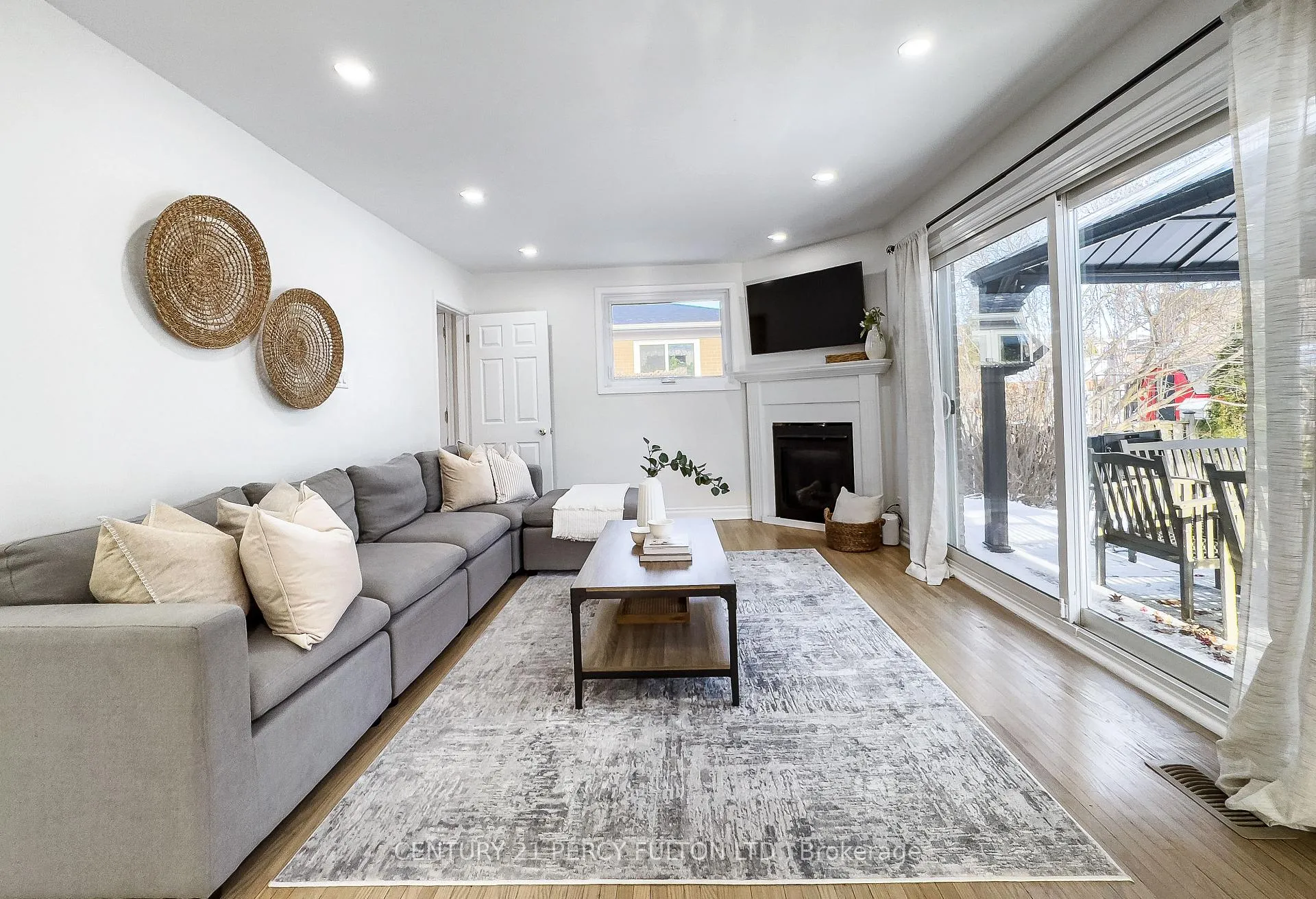 Photo 9 of 1023 Centre Street N, Whitby, Williamsburg — HOMEH