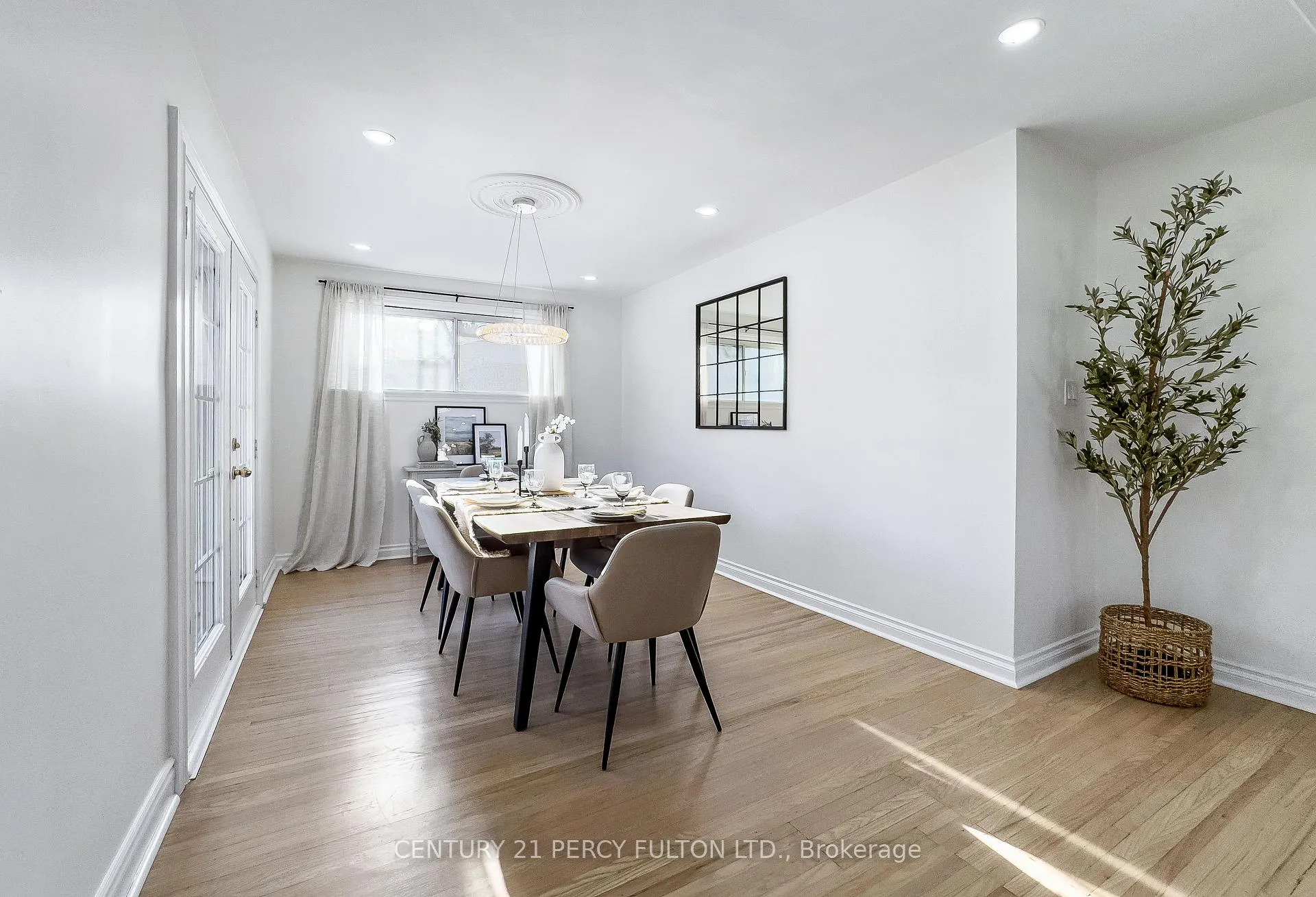 Photo 14 of 1023 Centre Street N, Whitby, Williamsburg — HOMEH