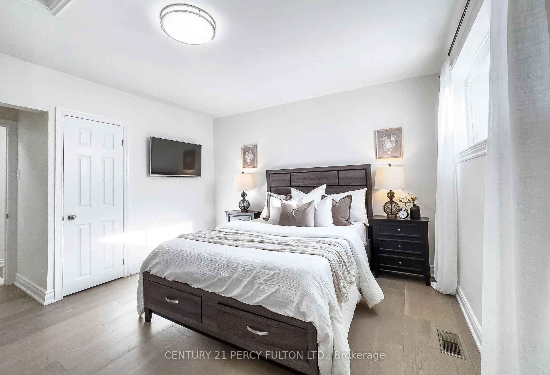 Photo 16 of 1023 Centre Street N, Whitby, Williamsburg — HOMEH