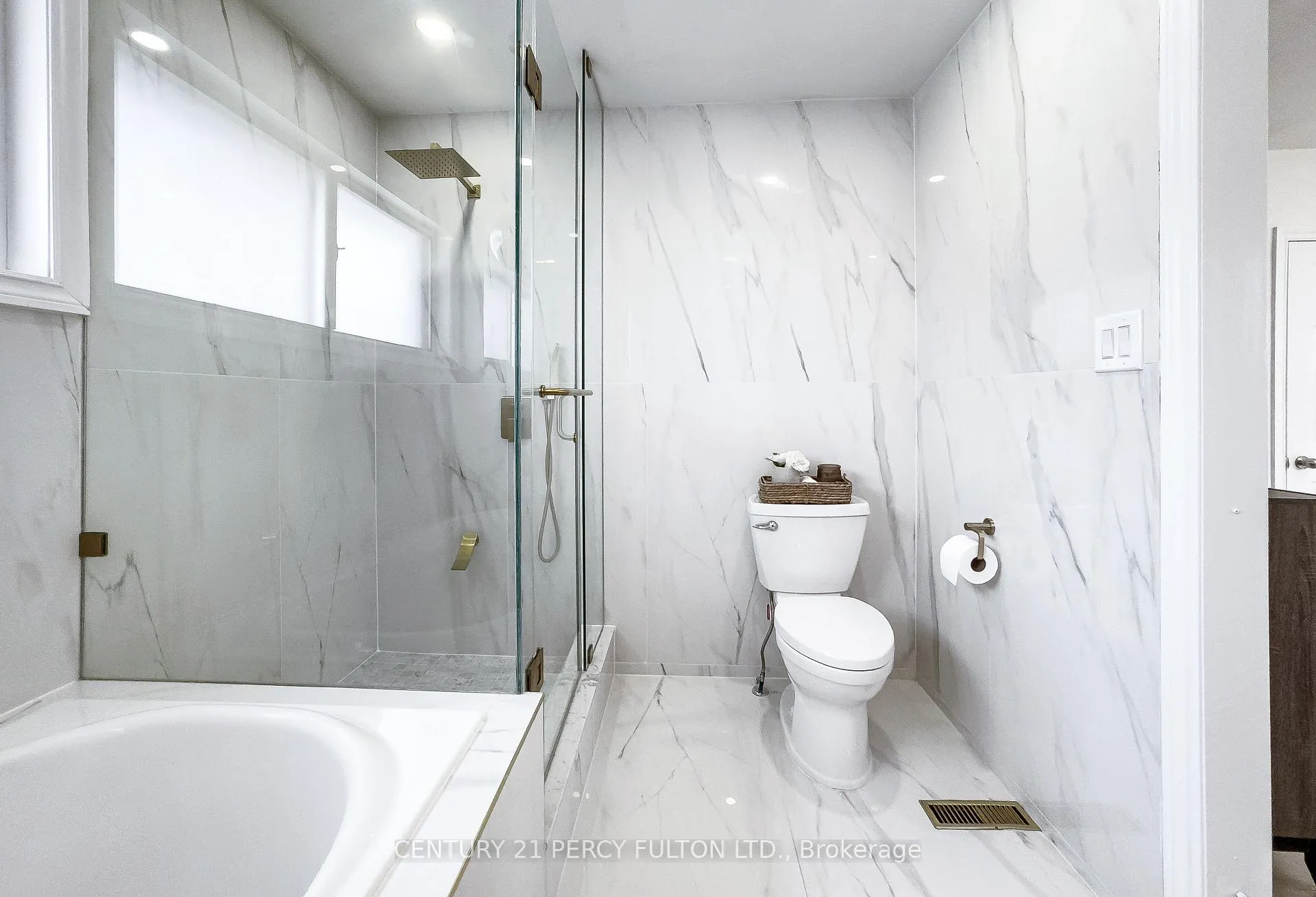 Photo 19 of 1023 Centre Street N, Whitby, Williamsburg — HOMEH
