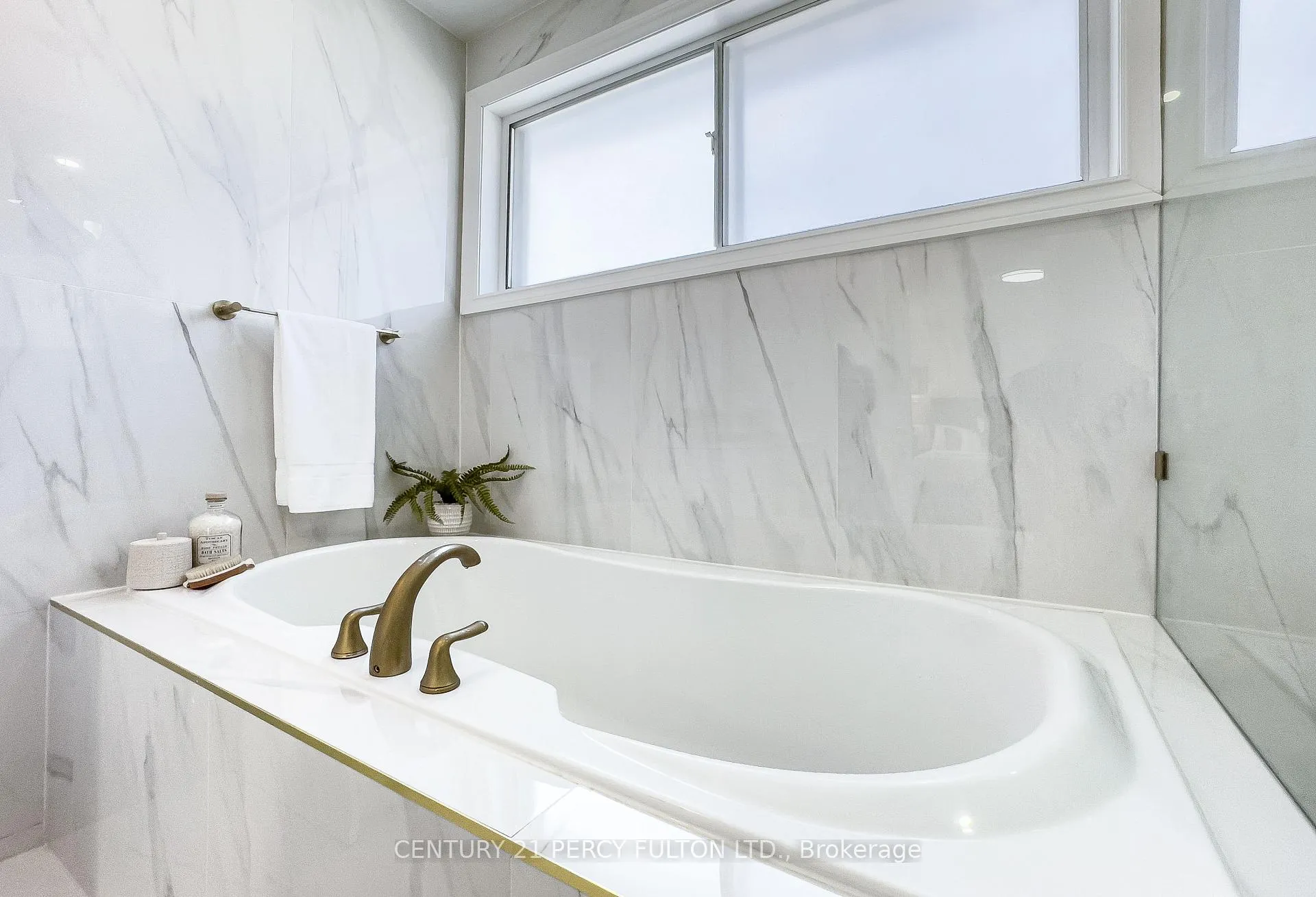 Photo 20 of 1023 Centre Street N, Whitby, Williamsburg — HOMEH