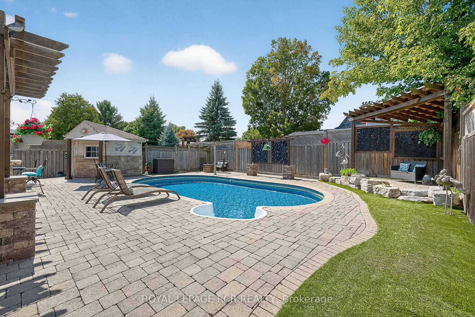Photo 2 of 21 Corvinelli Drive, Whitby, Brooklin — HOMEH