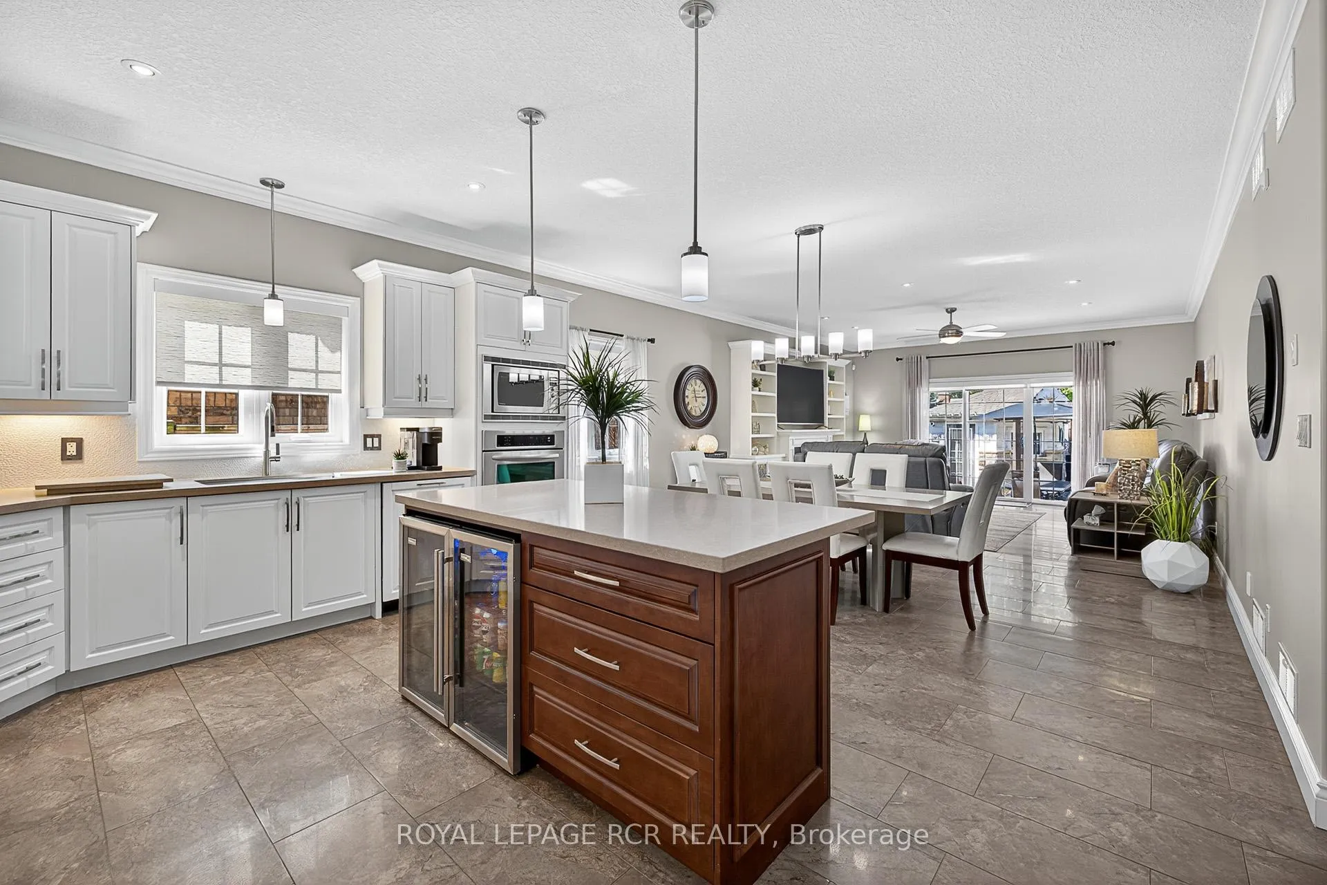 Photo 3 of 21 Corvinelli Drive, Whitby, Brooklin — HOMEH
