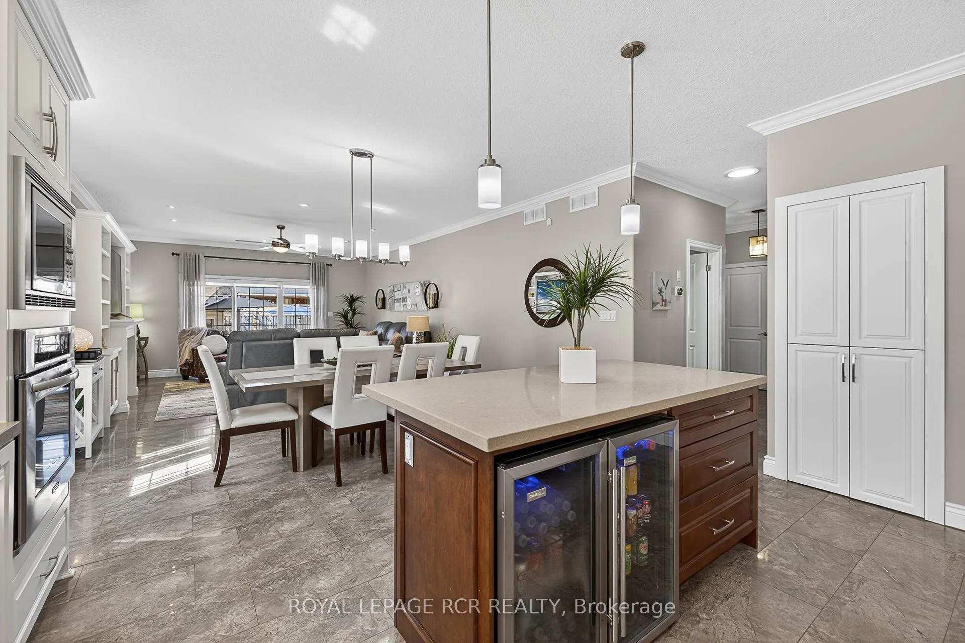 Photo 4 of 21 Corvinelli Drive, Whitby, Brooklin — HOMEH