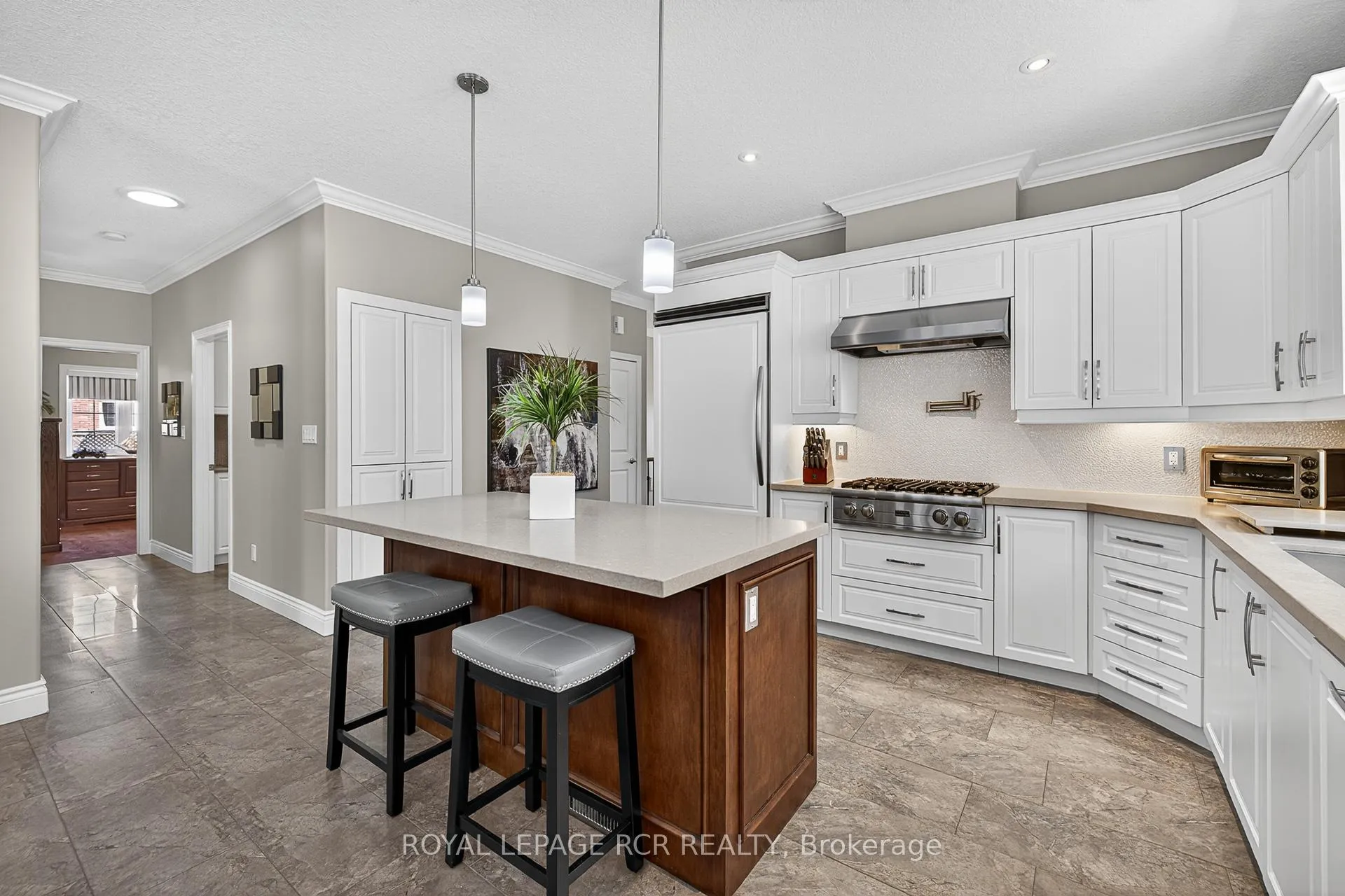 Photo 6 of 21 Corvinelli Drive, Whitby, Brooklin — HOMEH