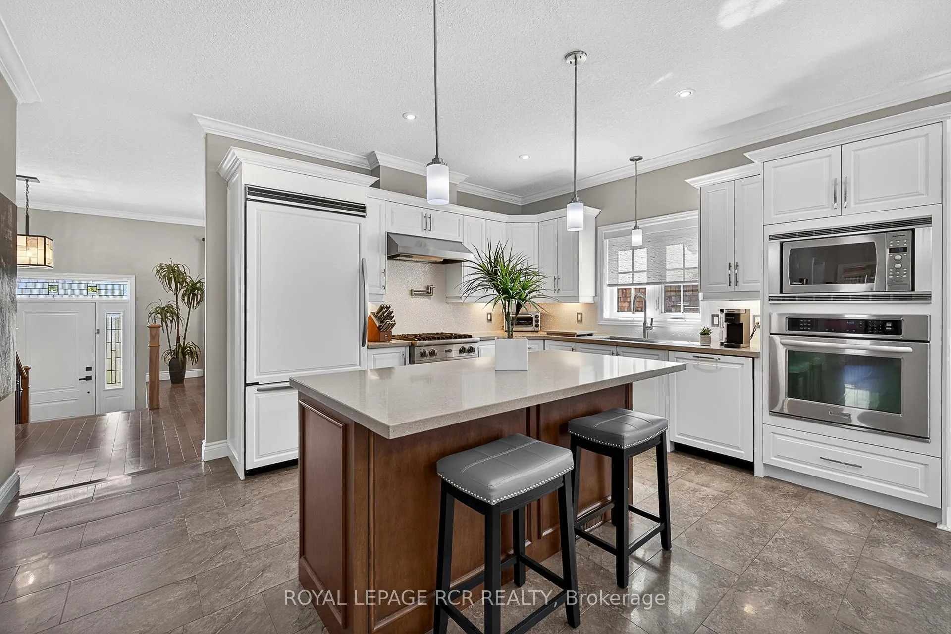 Photo 7 of 21 Corvinelli Drive, Whitby, Brooklin — HOMEH