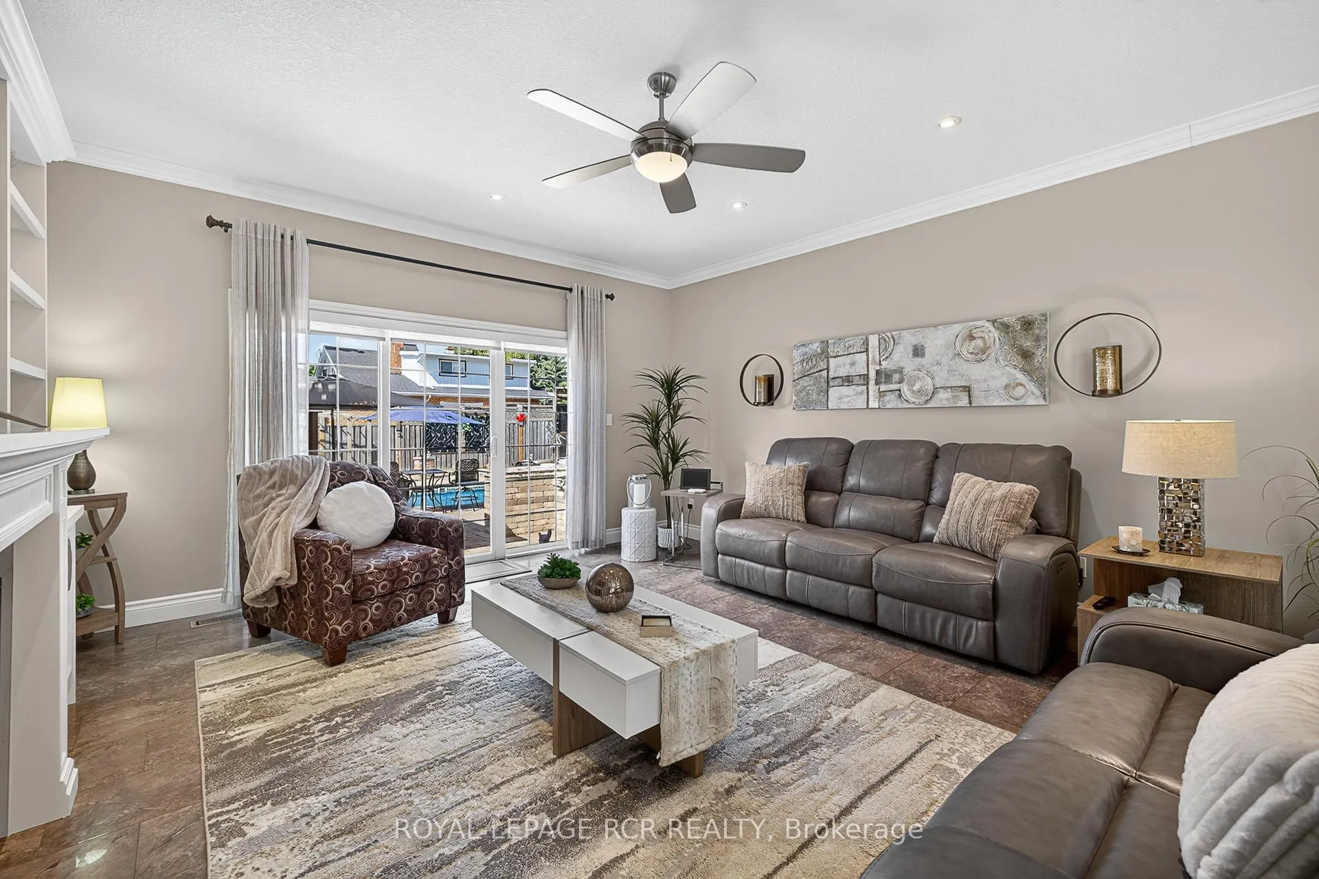 Photo 10 of 21 Corvinelli Drive, Whitby, Brooklin — HOMEH