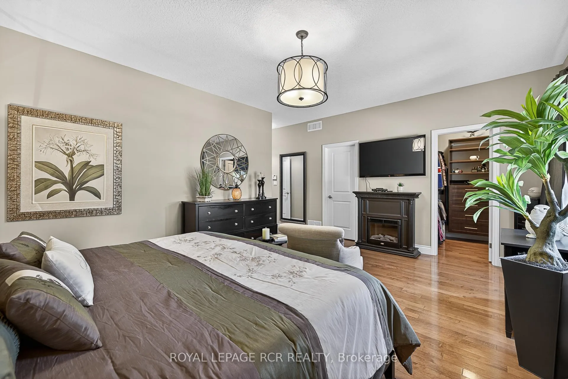 Photo 16 of 21 Corvinelli Drive, Whitby, Brooklin — HOMEH