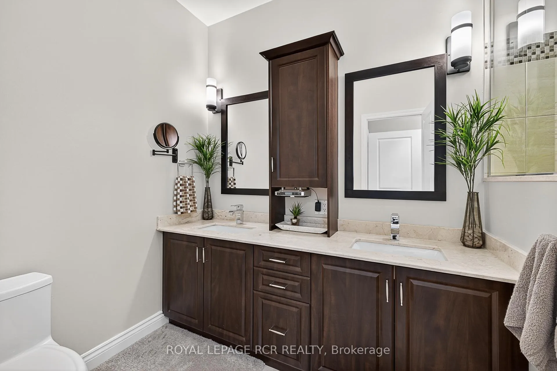 Photo 17 of 21 Corvinelli Drive, Whitby, Brooklin — HOMEH