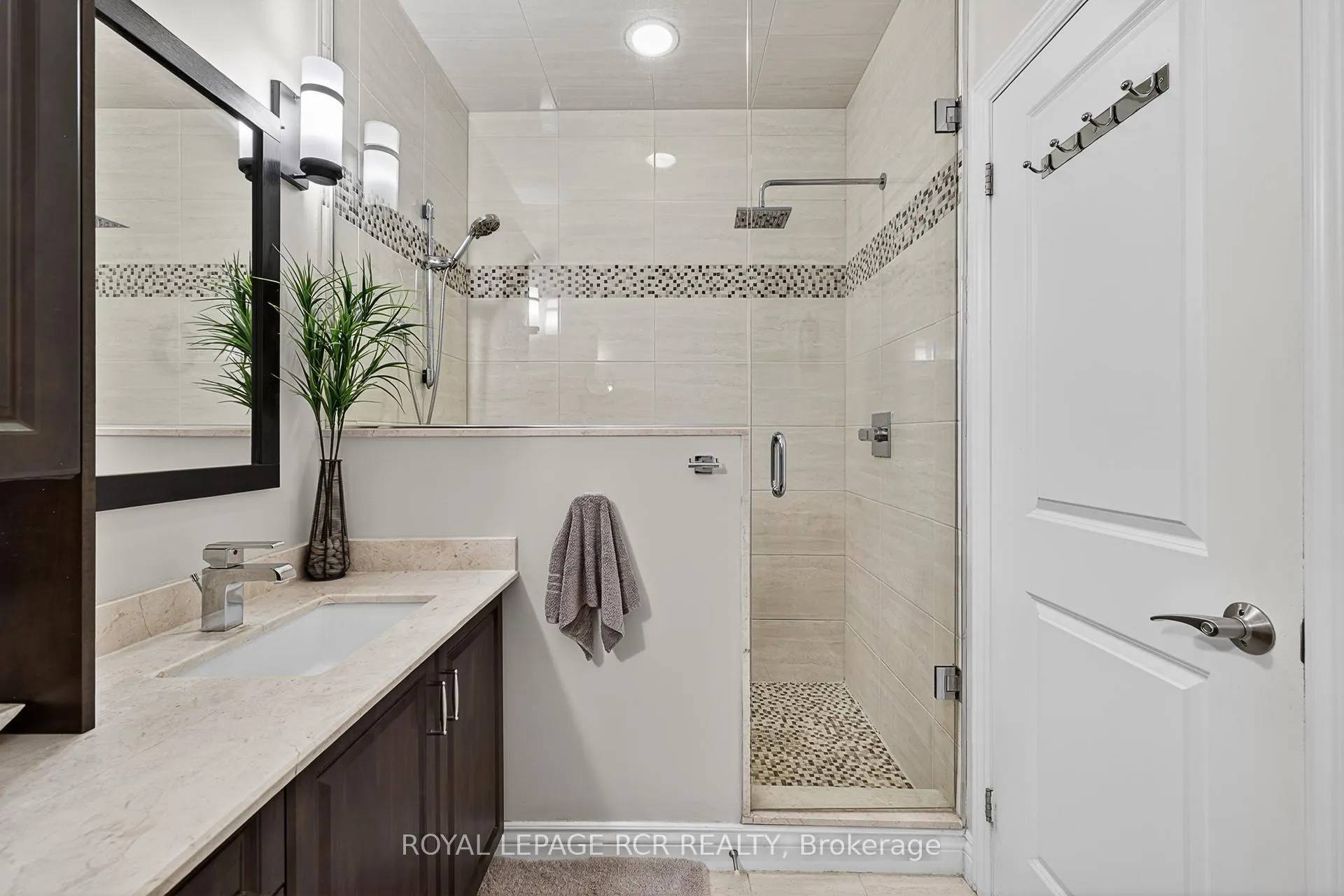 Photo 18 of 21 Corvinelli Drive, Whitby, Brooklin — HOMEH