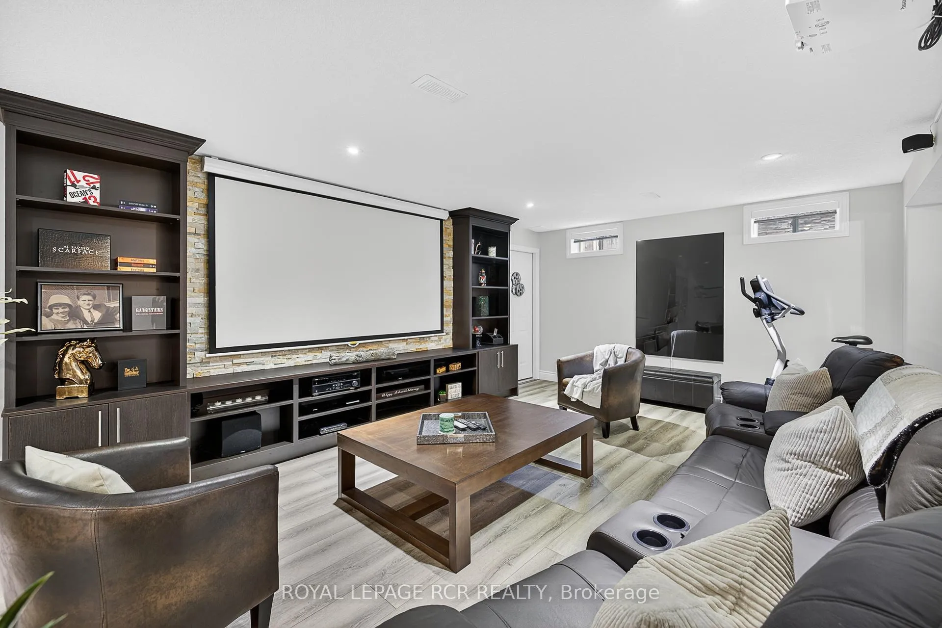 Photo 22 of 21 Corvinelli Drive, Whitby, Brooklin — HOMEH