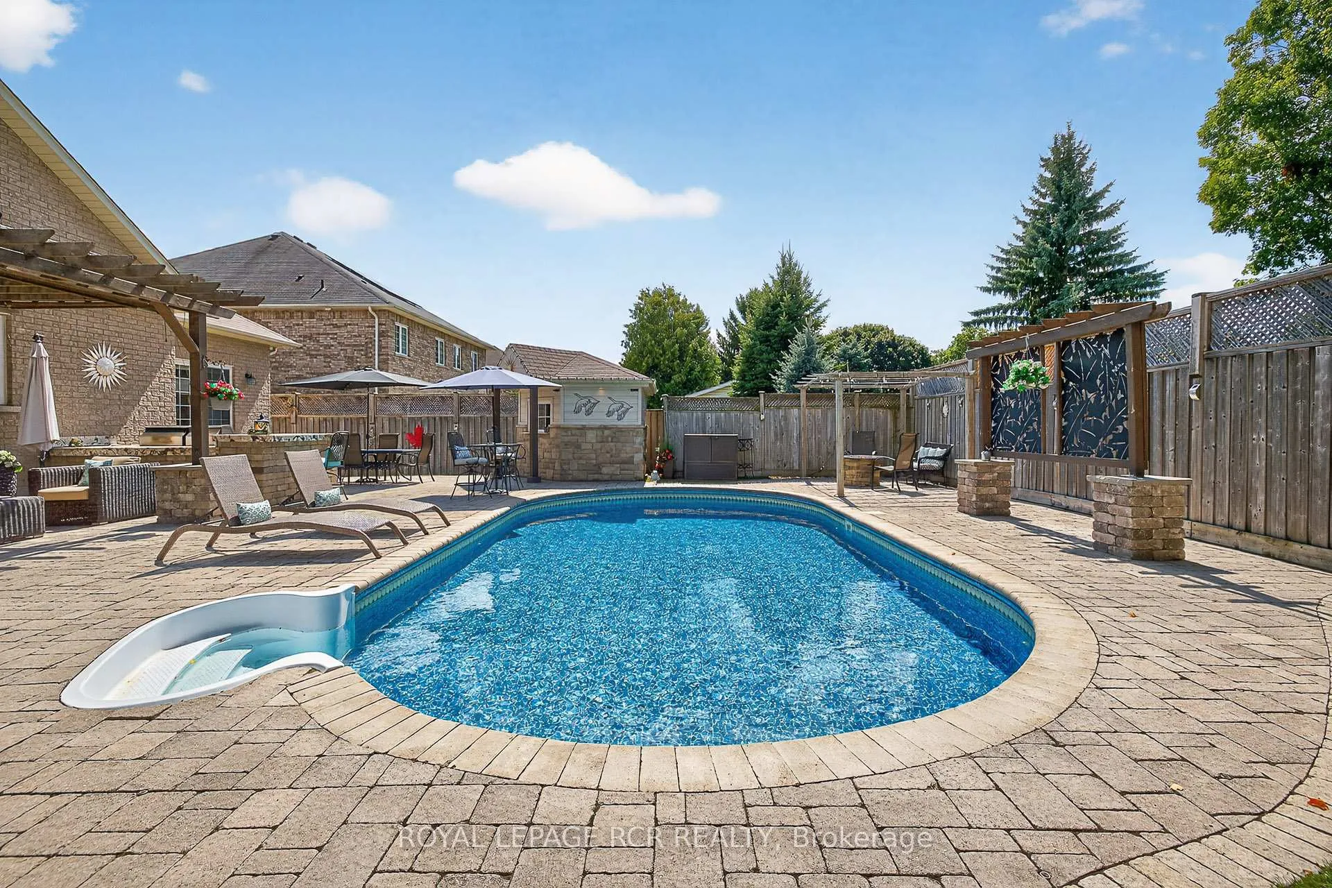 Photo 32 of 21 Corvinelli Drive, Whitby, Brooklin — HOMEH