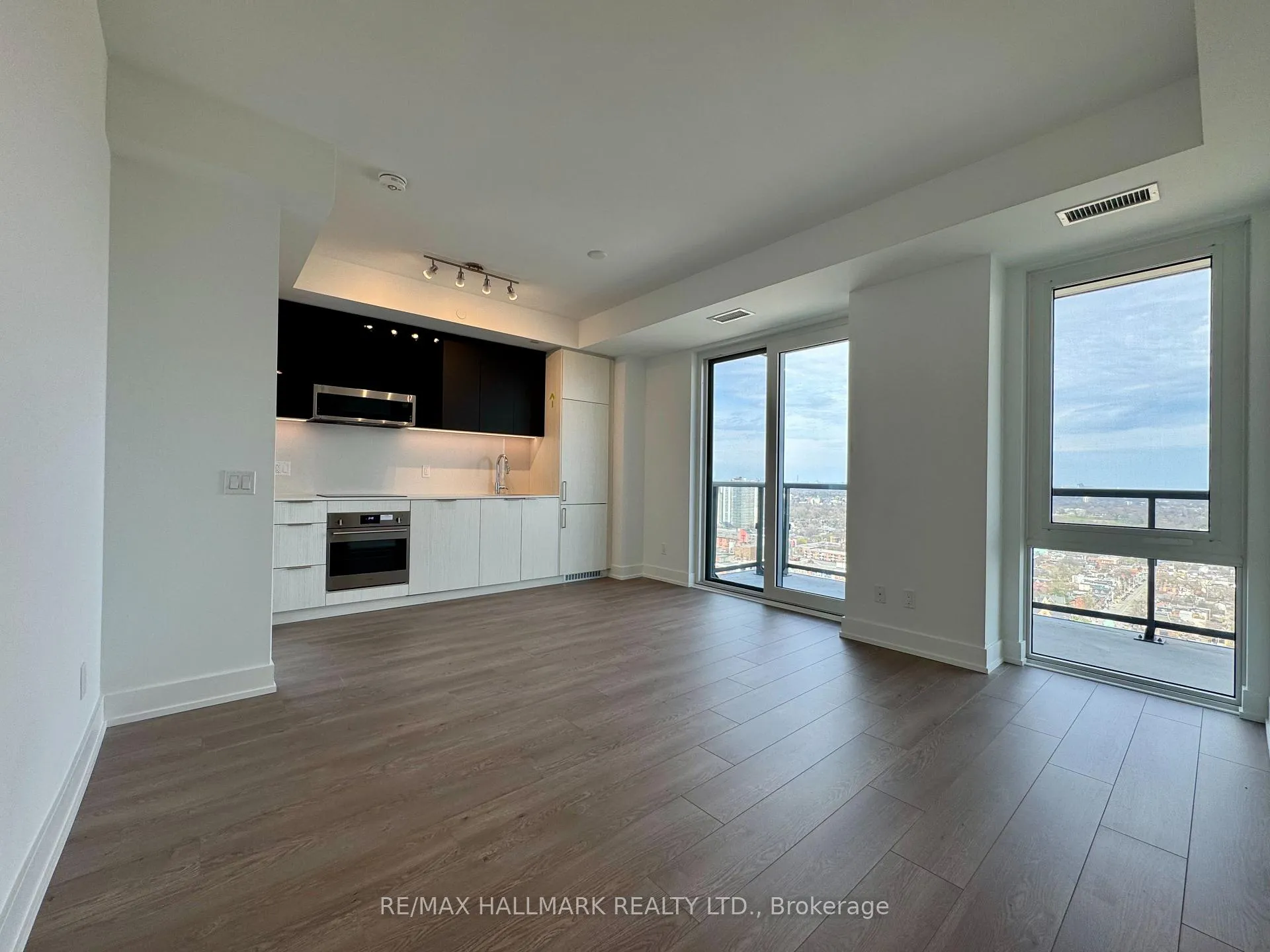 Front of Unit 3311, 308 Jarvis Street