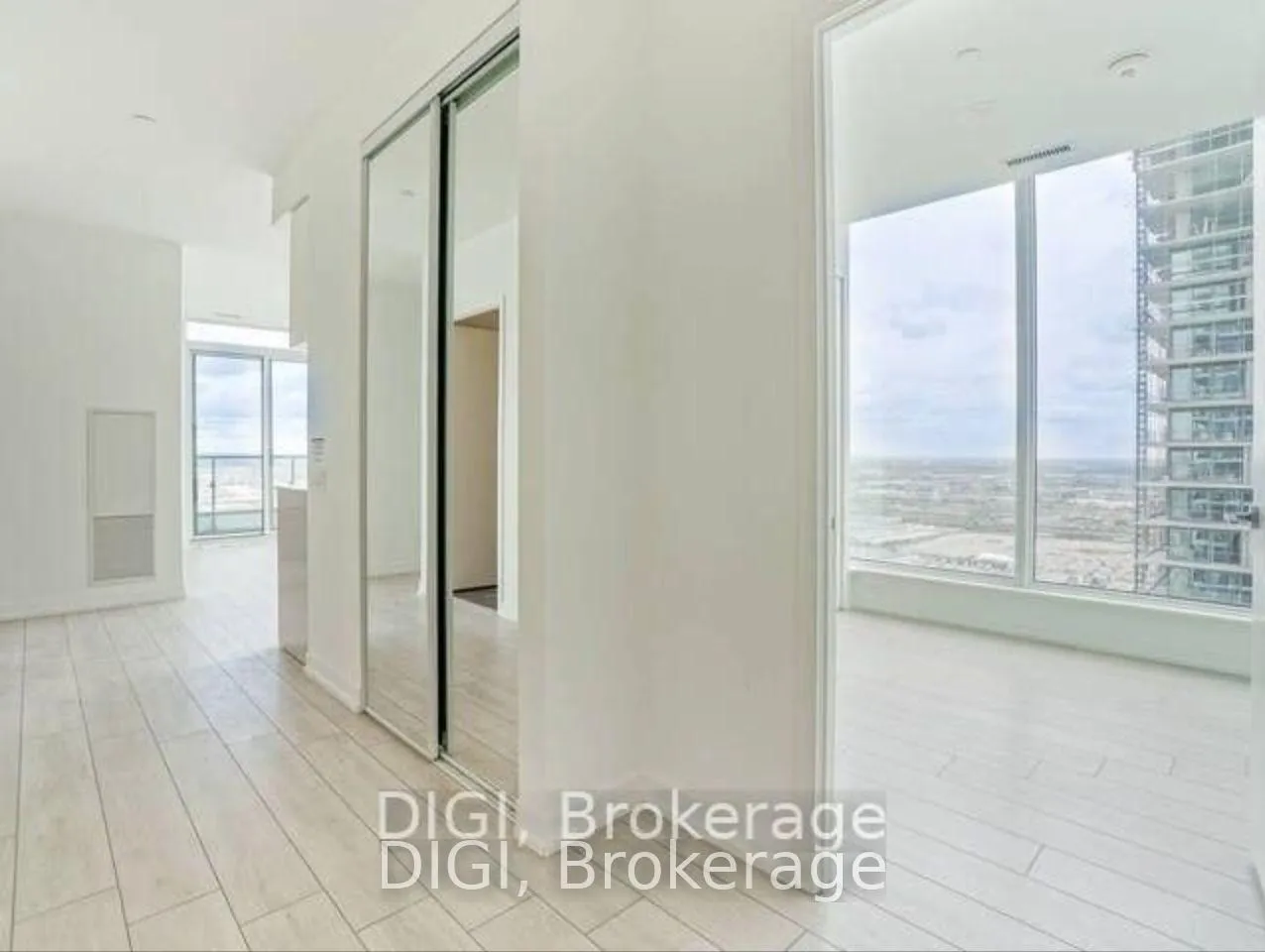Photo 8 of Unit 5502, 898 Portage Parkway, Vaughan, Concord — HOMEH