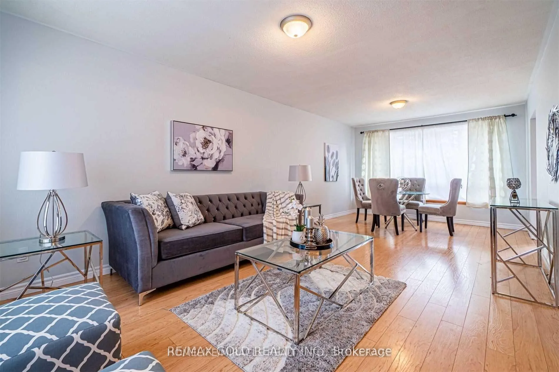 Photo 3 of 11 Durham Crescent, Brampton, Southgate — HOMEH