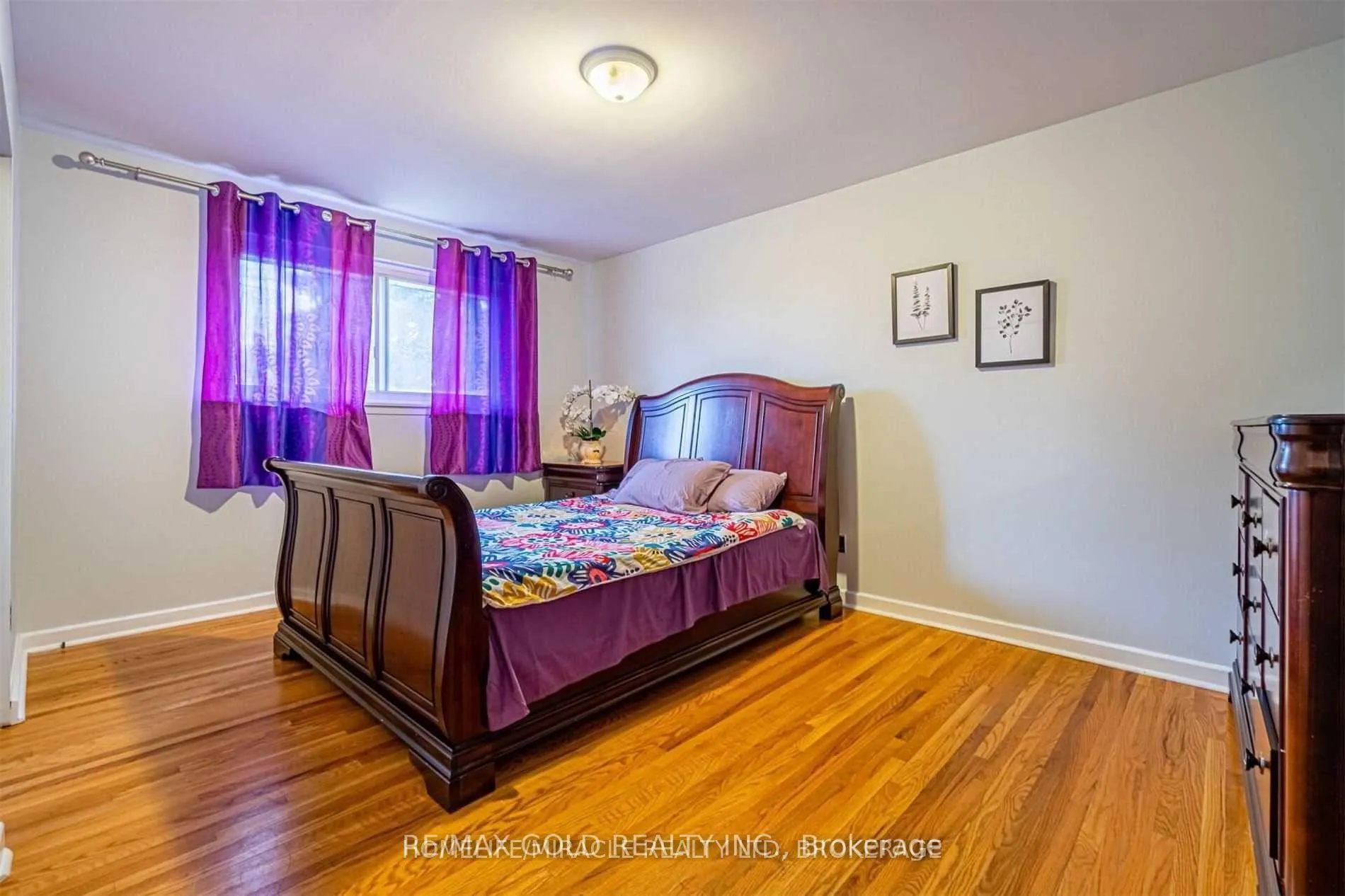 Photo 5 of 11 Durham Crescent, Brampton, Southgate — HOMEH