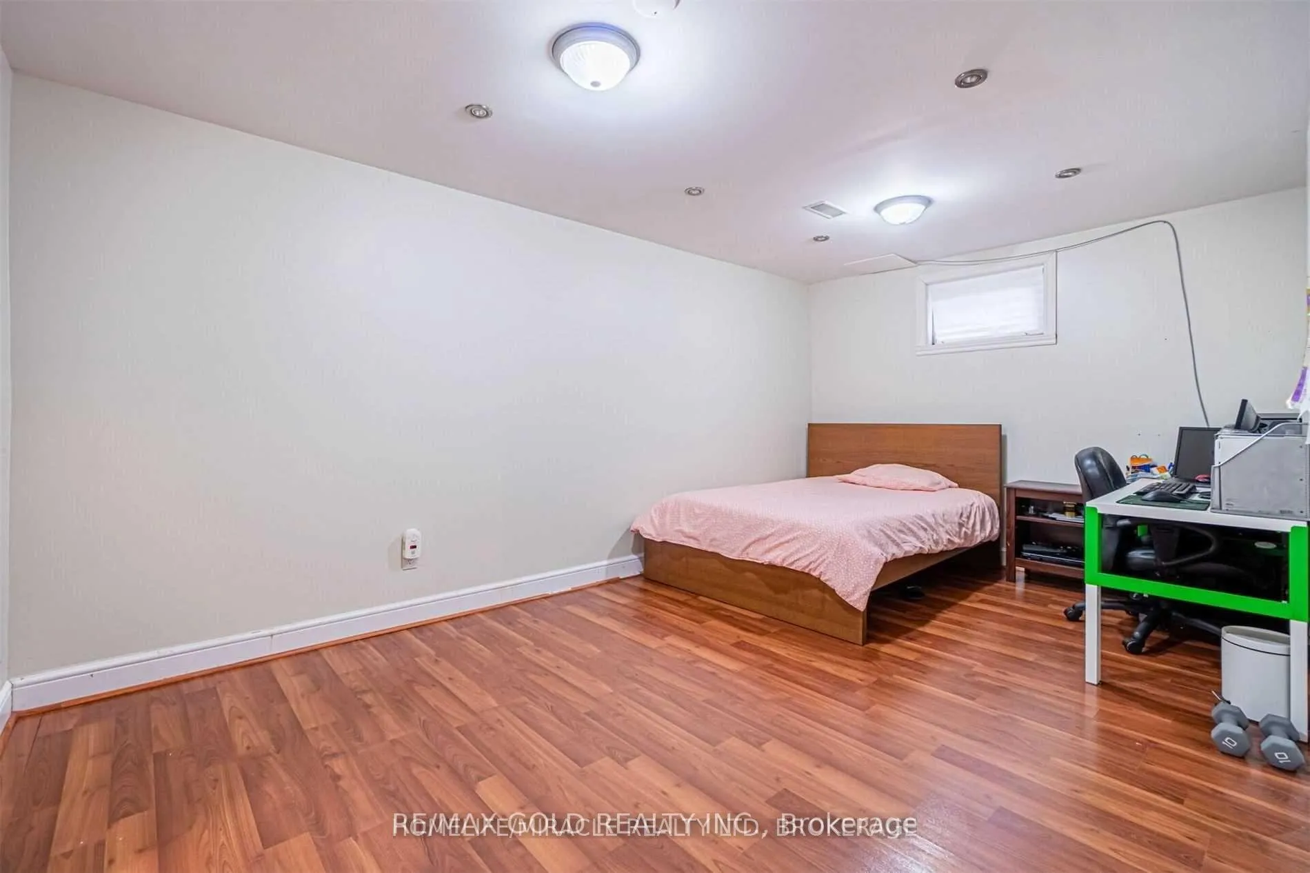 Photo 7 of 11 Durham Crescent, Brampton, Southgate — HOMEH