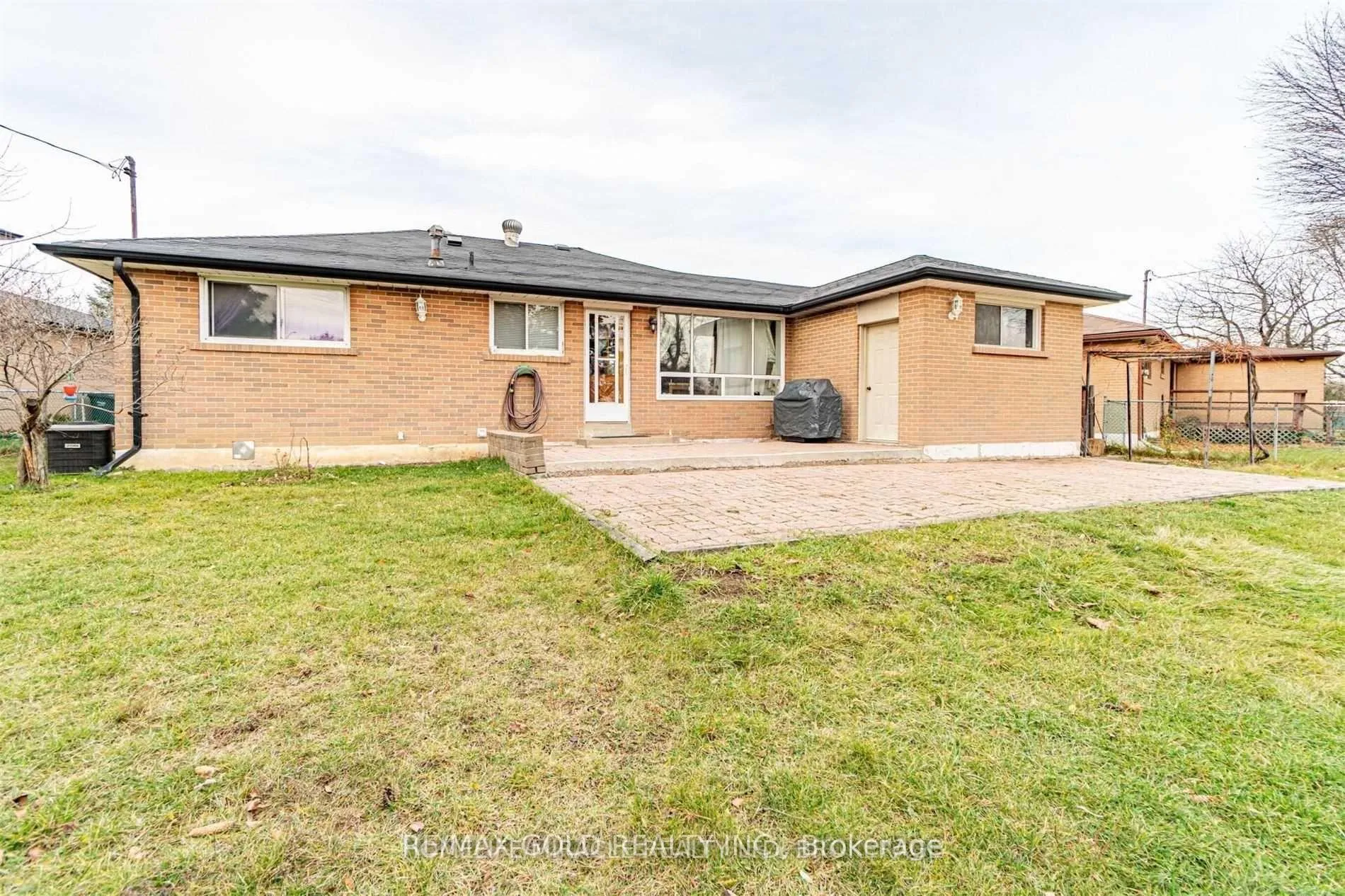 Photo 11 of 11 Durham Crescent, Brampton, Southgate — HOMEH