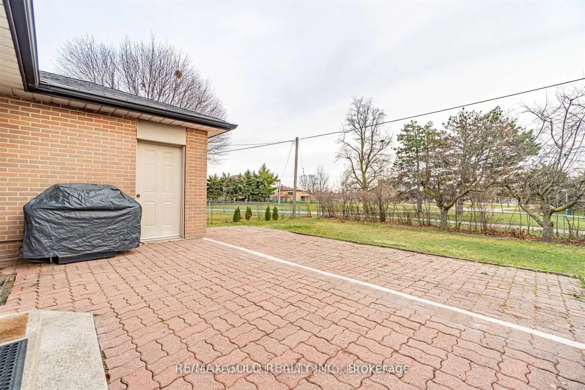 Photo 12 of 11 Durham Crescent, Brampton, Southgate — HOMEH