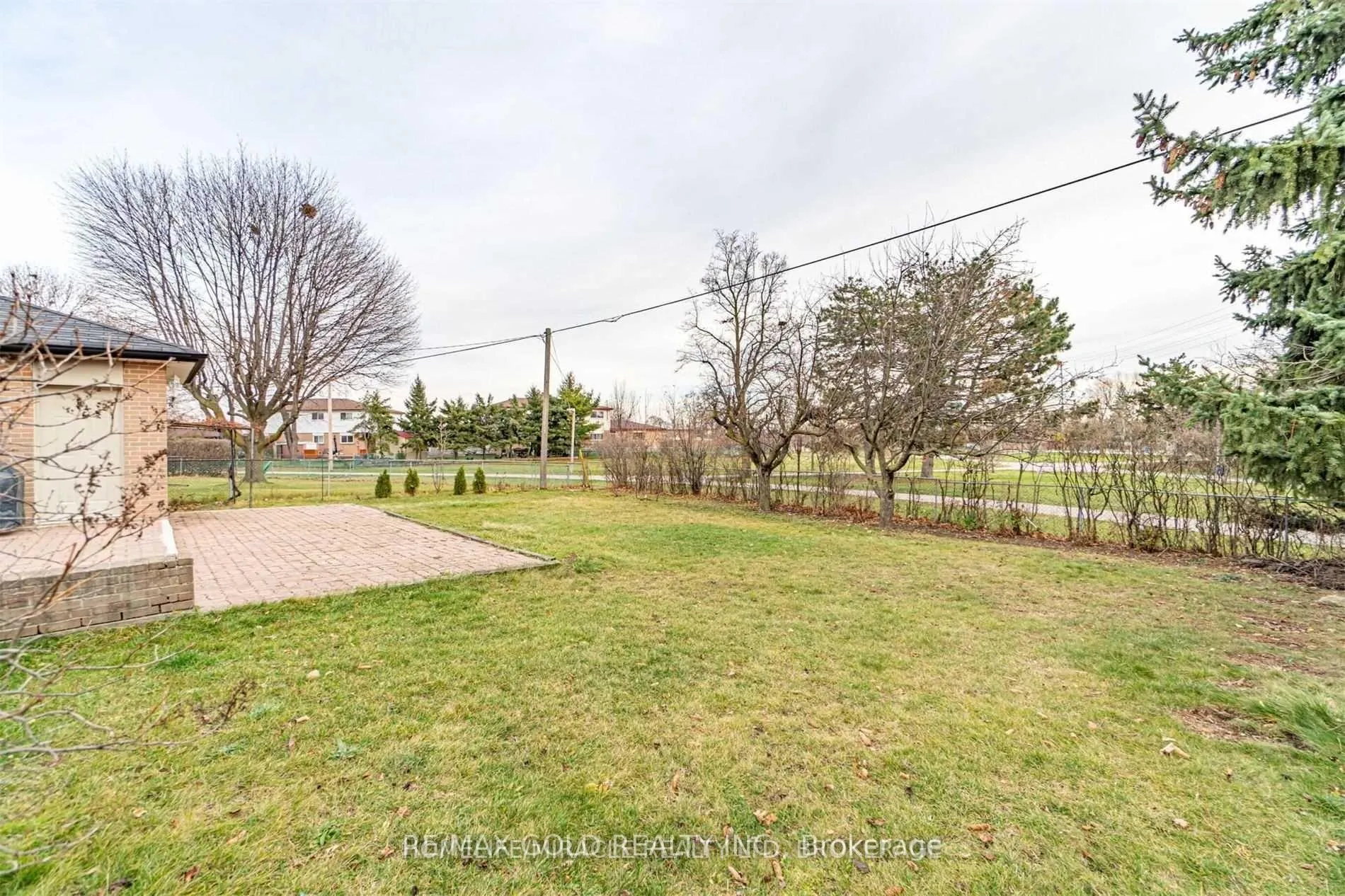 Photo 13 of 11 Durham Crescent, Brampton, Southgate — HOMEH