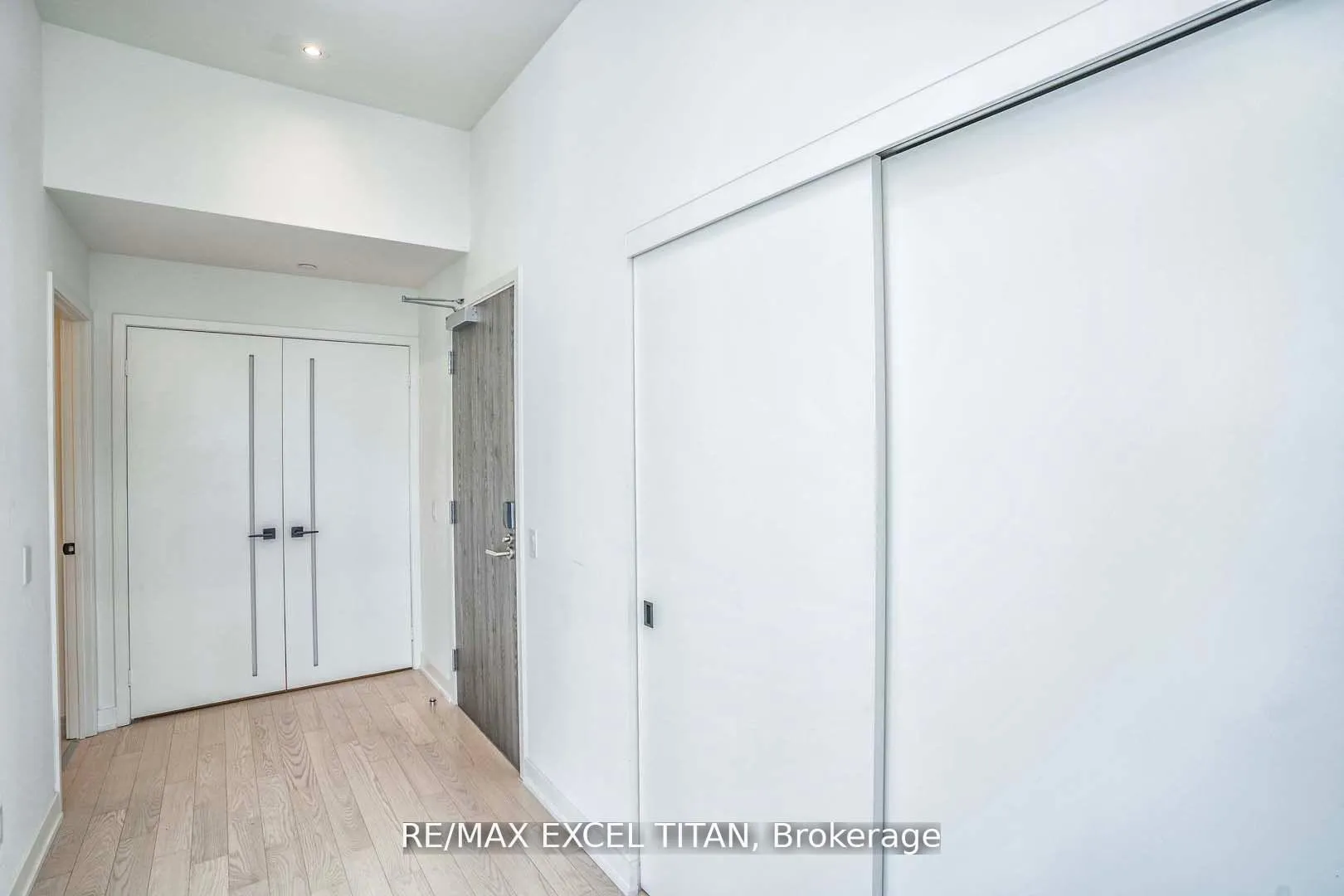 Photo 2 of Unit UPH06, 20 Lombard Street, Toronto, Church-Yonge Corridor — HOMEH