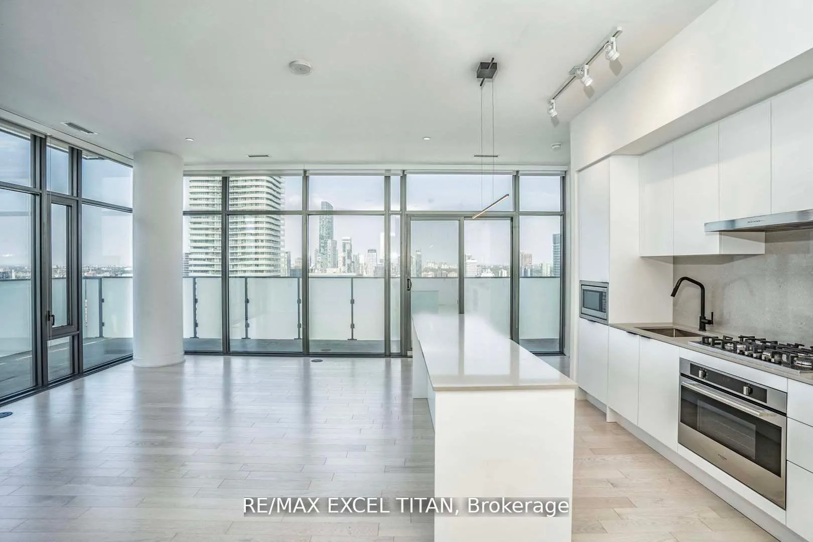 Photo 3 of Unit UPH06, 20 Lombard Street, Toronto, Church-Yonge Corridor — HOMEH