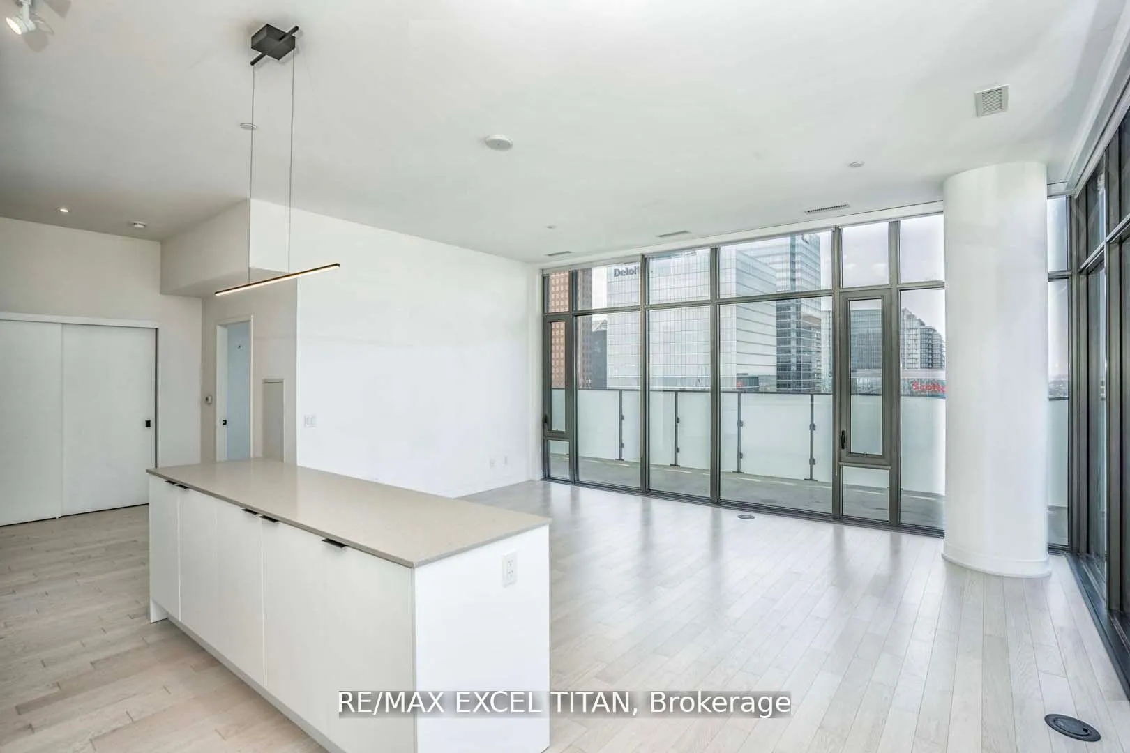 Photo 4 of Unit UPH06, 20 Lombard Street, Toronto, Church-Yonge Corridor — HOMEH