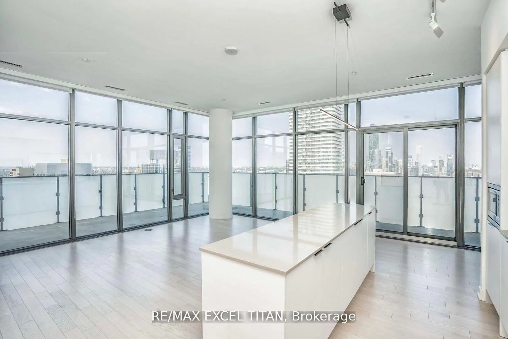 Photo 5 of Unit UPH06, 20 Lombard Street, Toronto, Church-Yonge Corridor — HOMEH