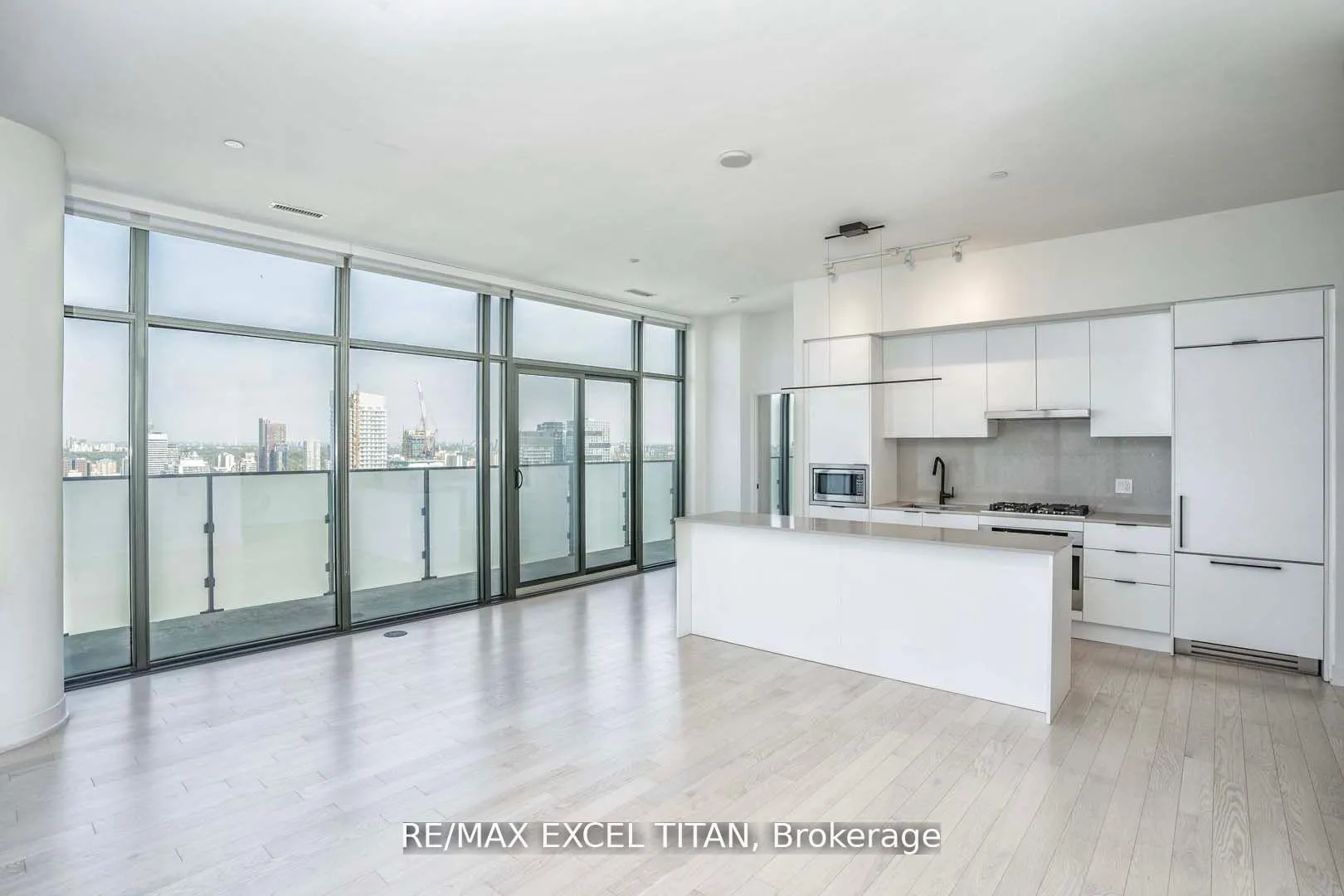 Photo 6 of Unit UPH06, 20 Lombard Street, Toronto, Church-Yonge Corridor — HOMEH