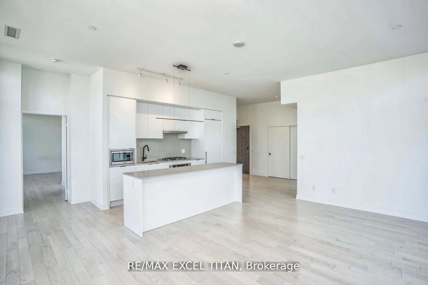 Photo 7 of Unit UPH06, 20 Lombard Street, Toronto, Church-Yonge Corridor — HOMEH