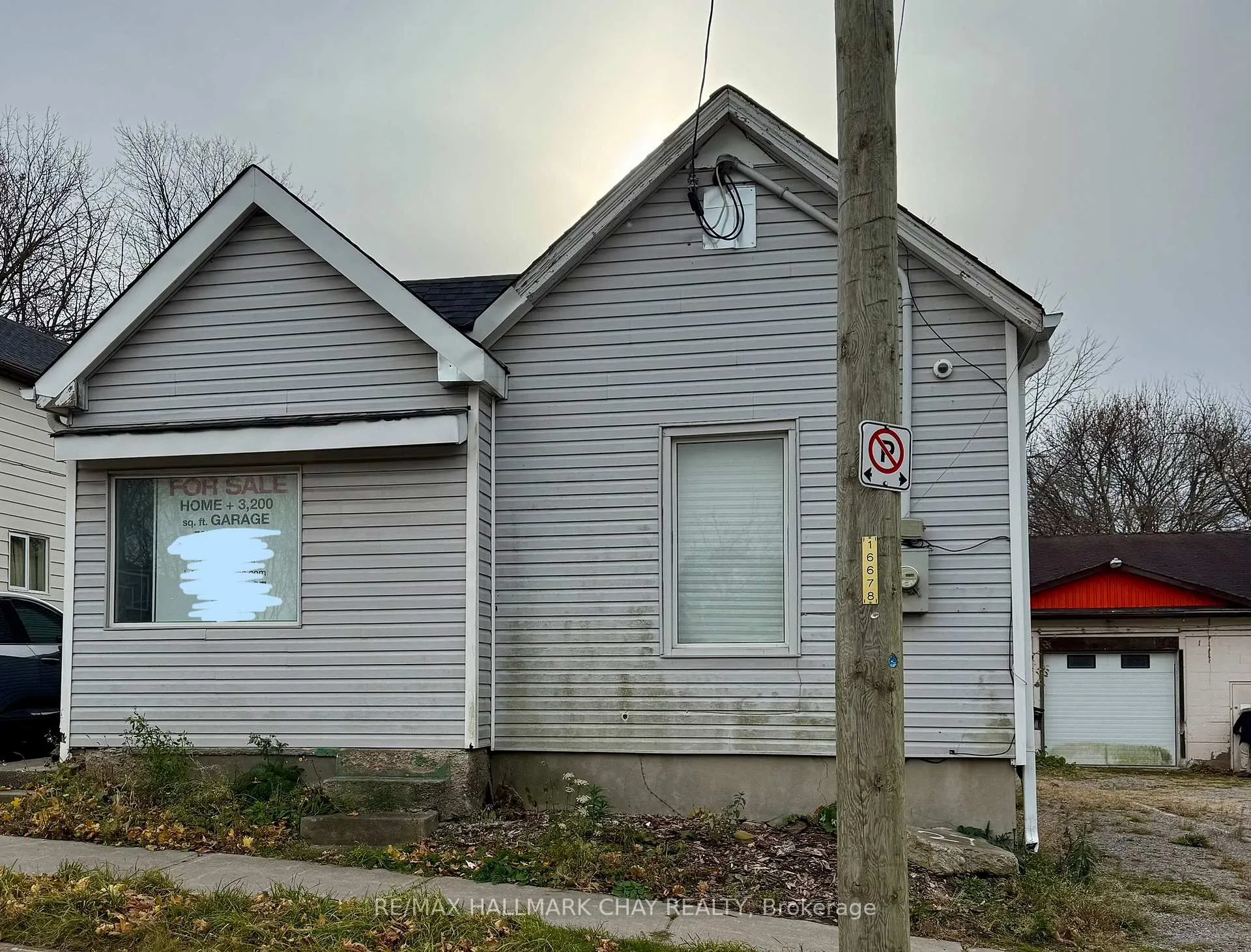 Photo 2 of 33 Hall Street, Oshawa, Central — HOMEH