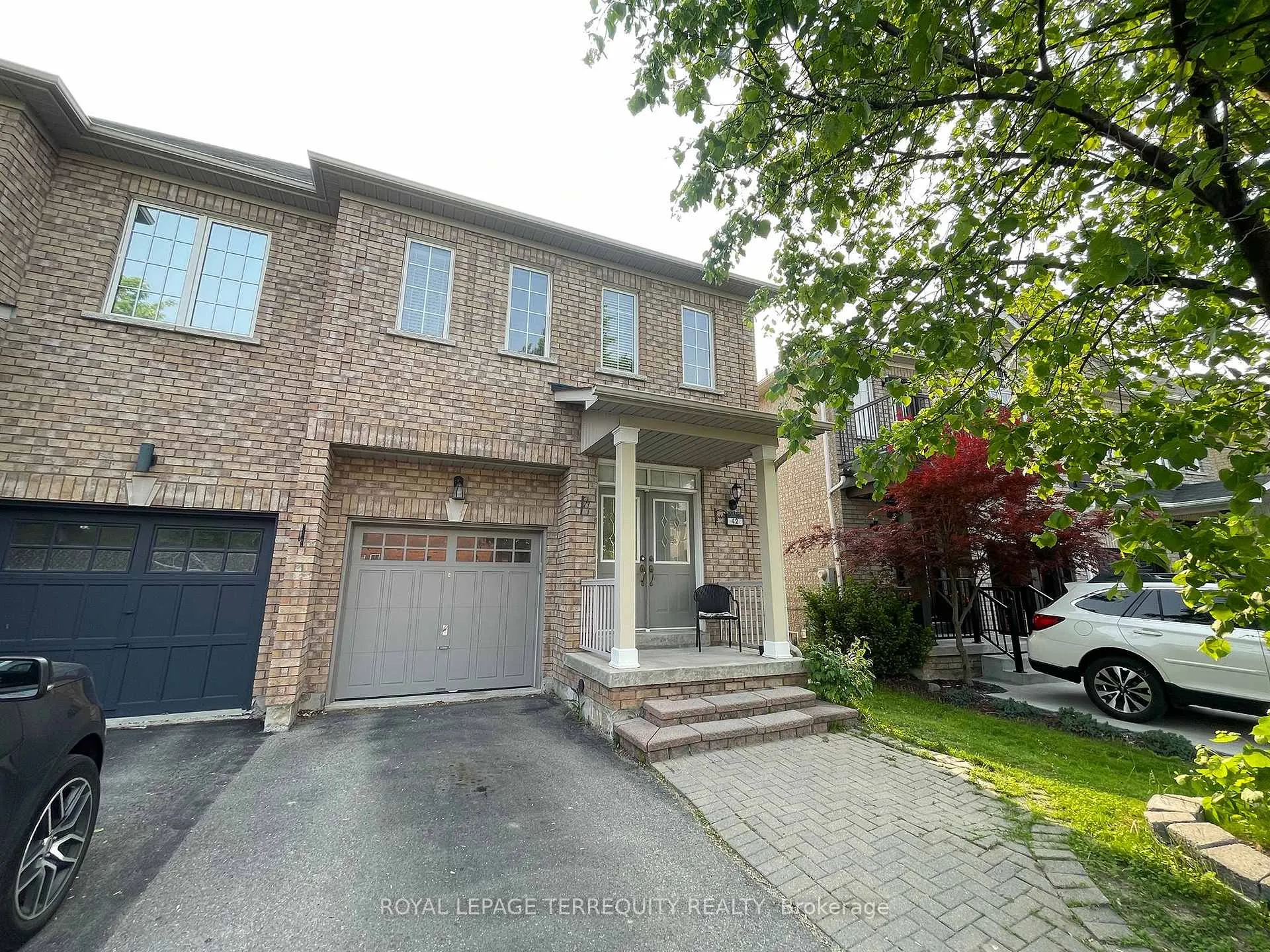 Front of 42 Arco Circle