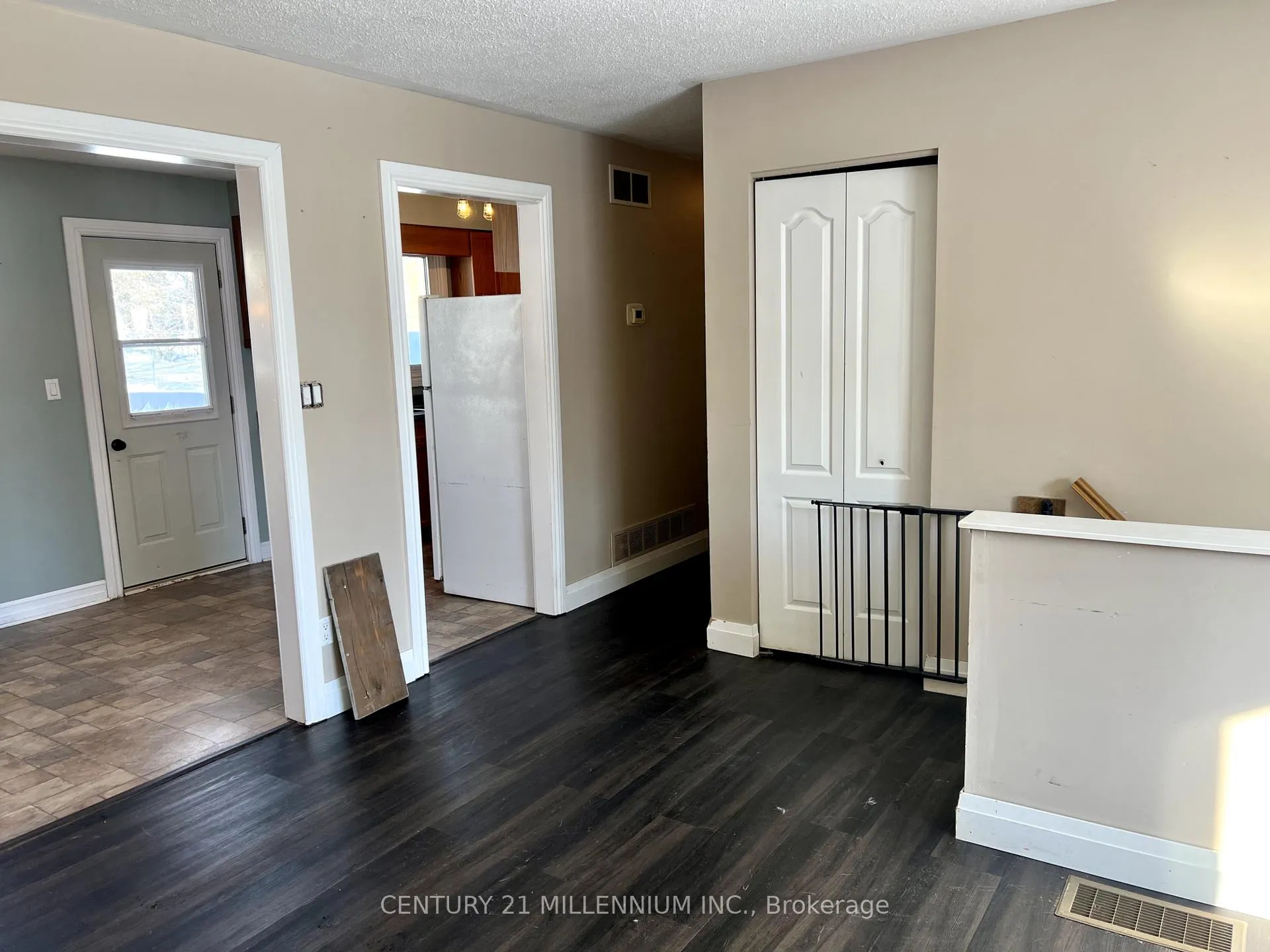 Photo 2 of 400 Robert Street, Shelburne — HOMEH