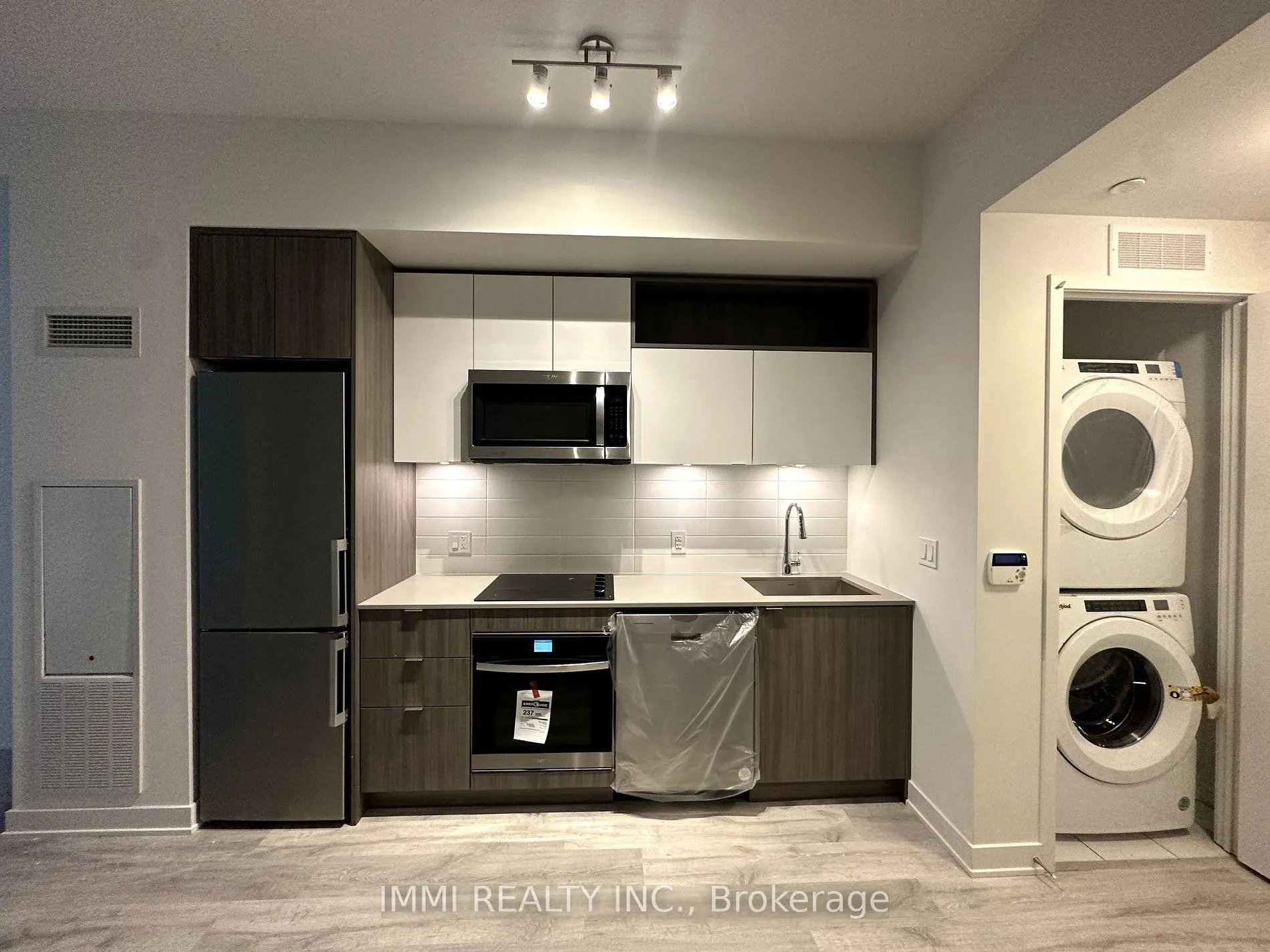 Photo 2 of Unit 1531 E, 70 Princess Street E, Toronto, Waterfront Communities — HOMEH