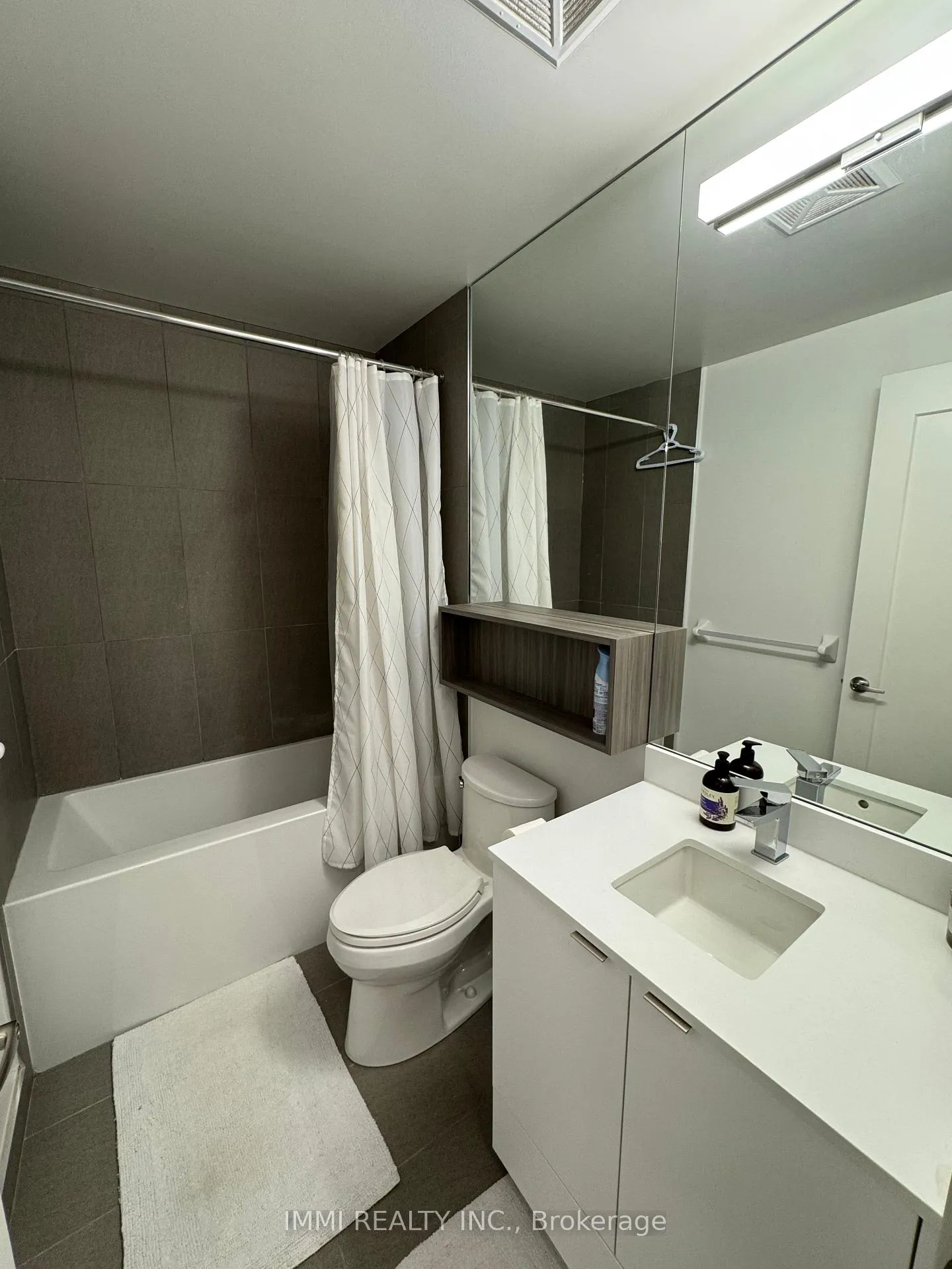 Photo 5 of Unit 1531 E, 70 Princess Street E, Toronto, Waterfront Communities — HOMEH