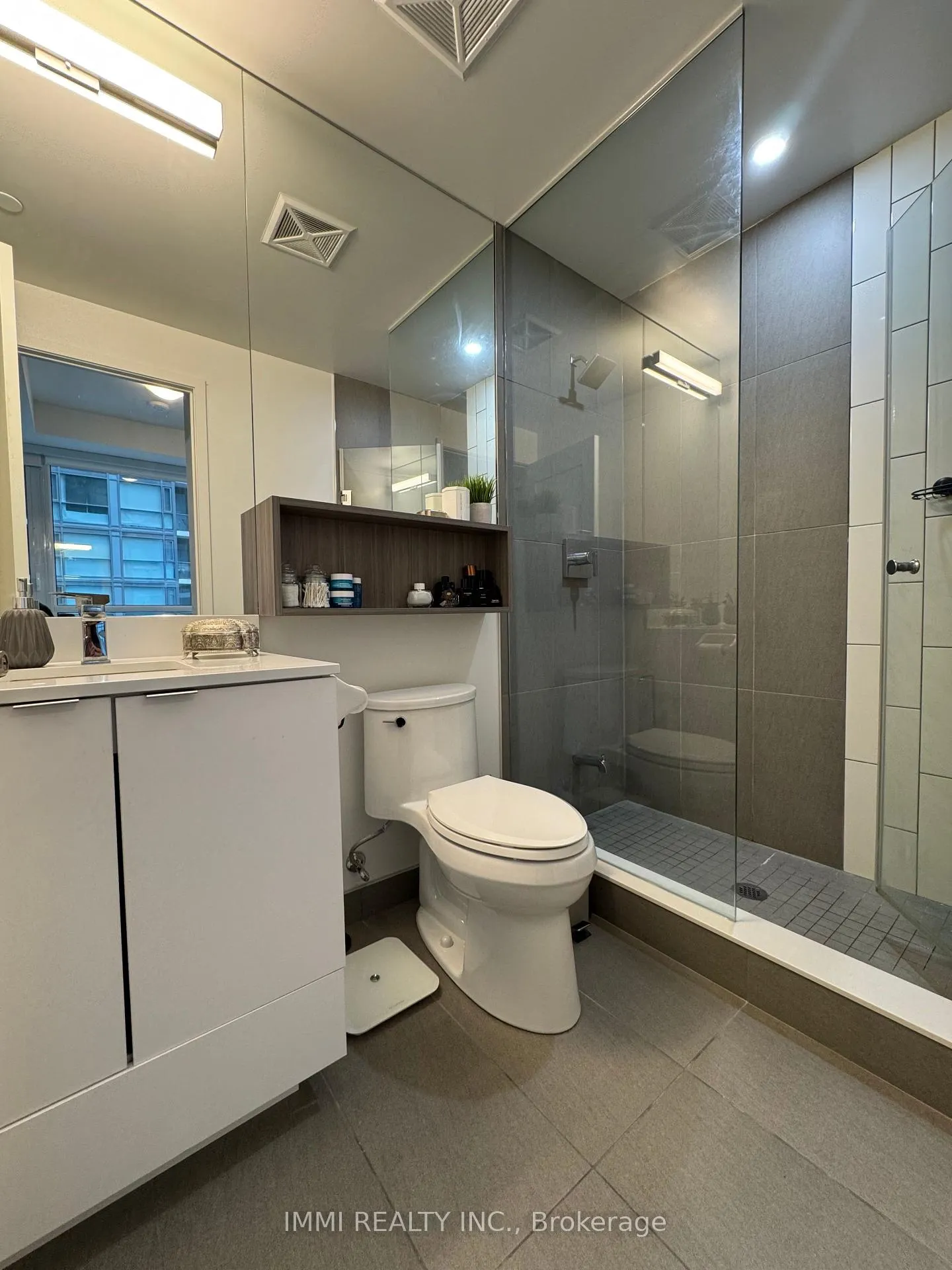 Photo 11 of Unit 1531 E, 70 Princess Street E, Toronto, Waterfront Communities — HOMEH