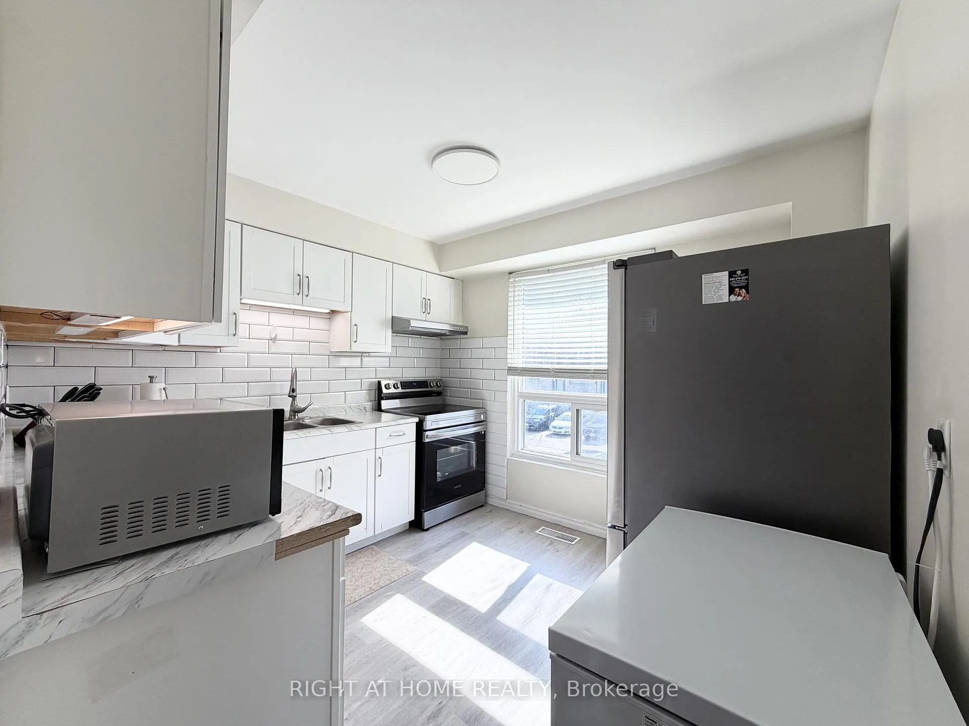 Photo 3 of Unit 42, 1400 Mary Street N, Oshawa, Samac — HOMEH