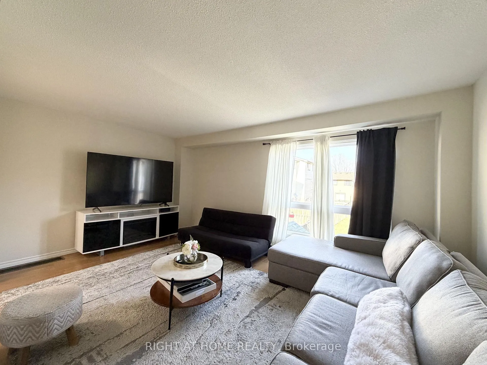 Photo 10 of Unit 42, 1400 Mary Street N, Oshawa, Samac — HOMEH
