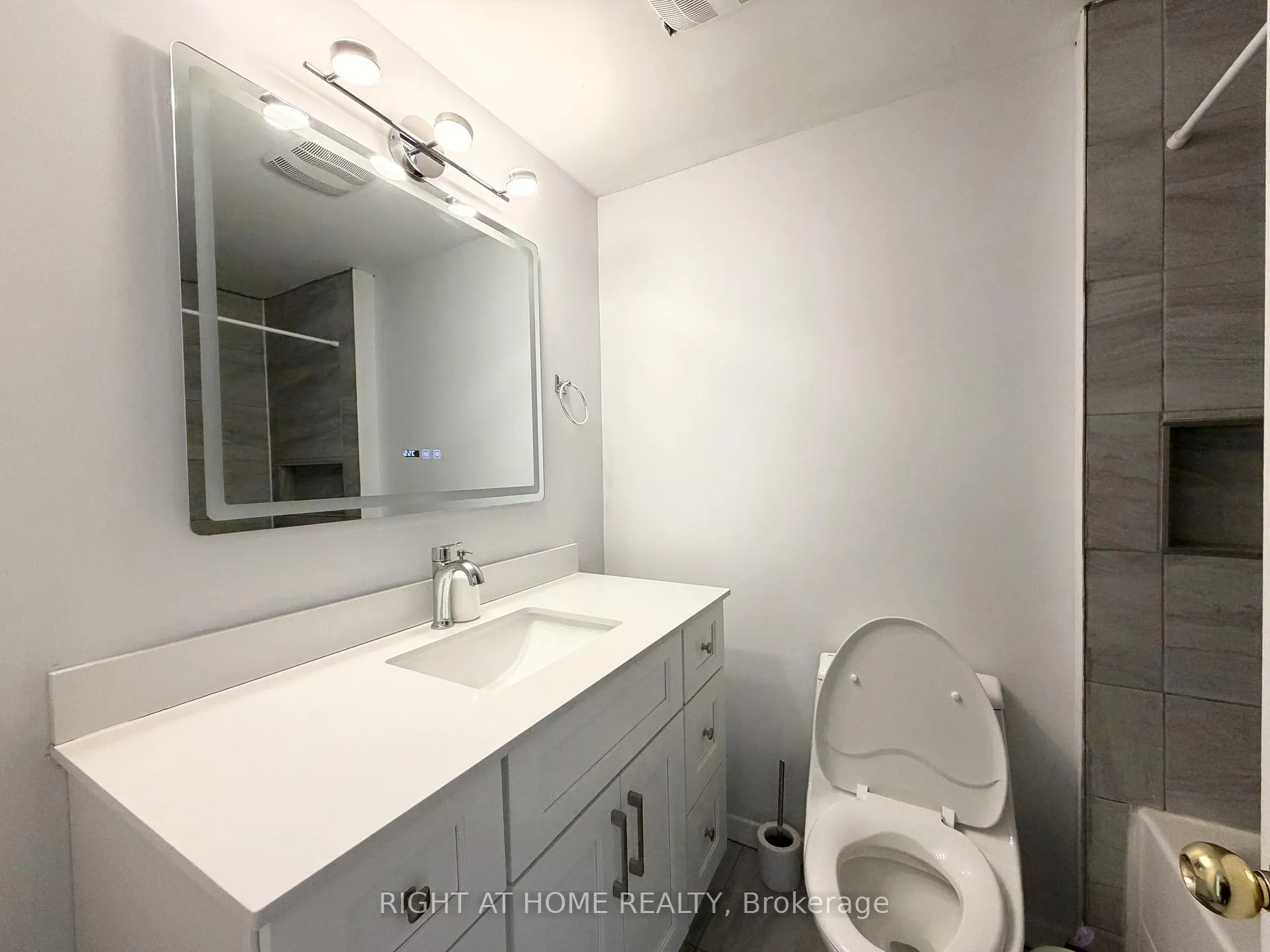Photo 22 of Unit 42, 1400 Mary Street N, Oshawa, Samac — HOMEH