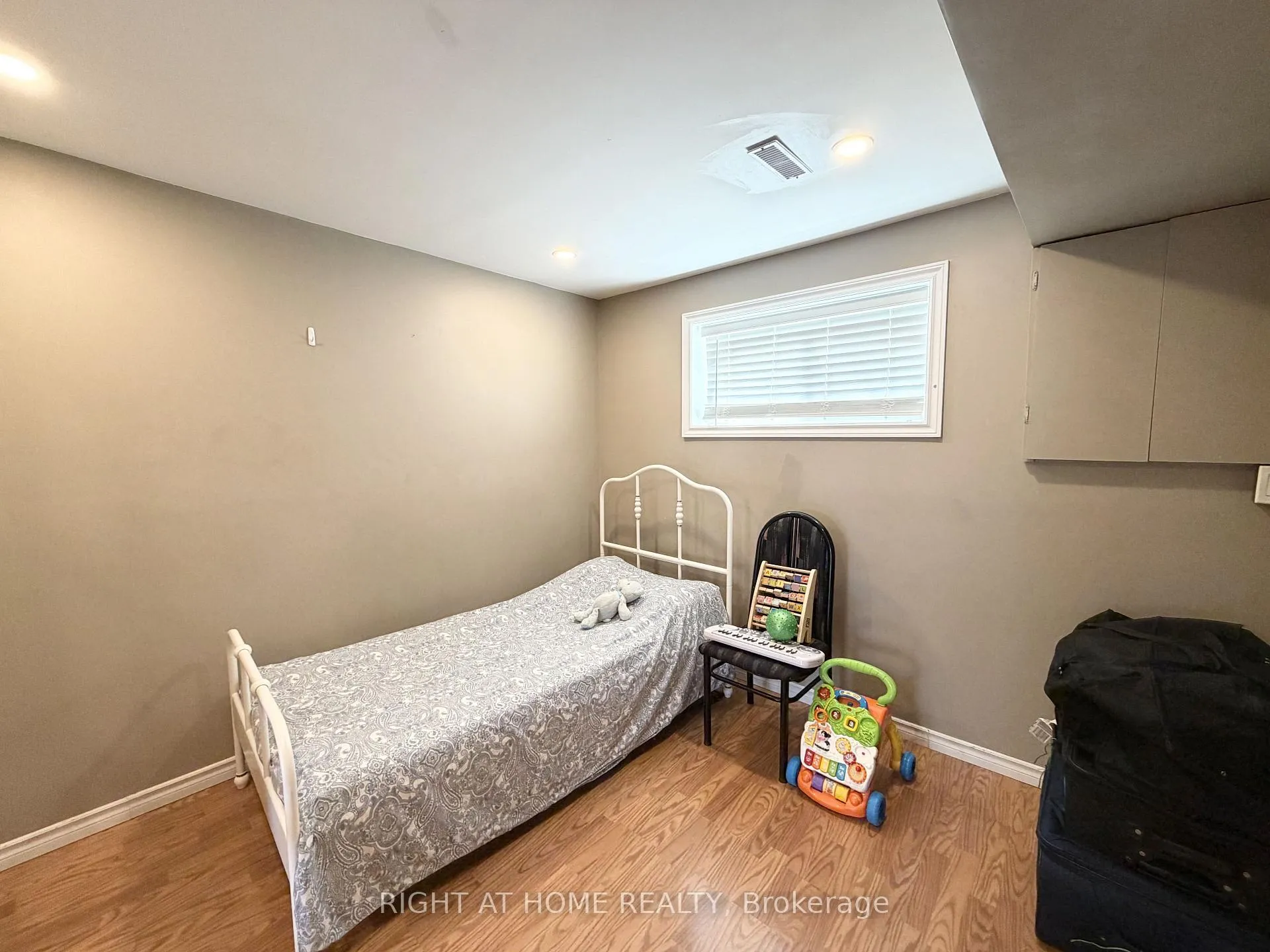 Photo 31 of Unit 42, 1400 Mary Street N, Oshawa, Samac — HOMEH