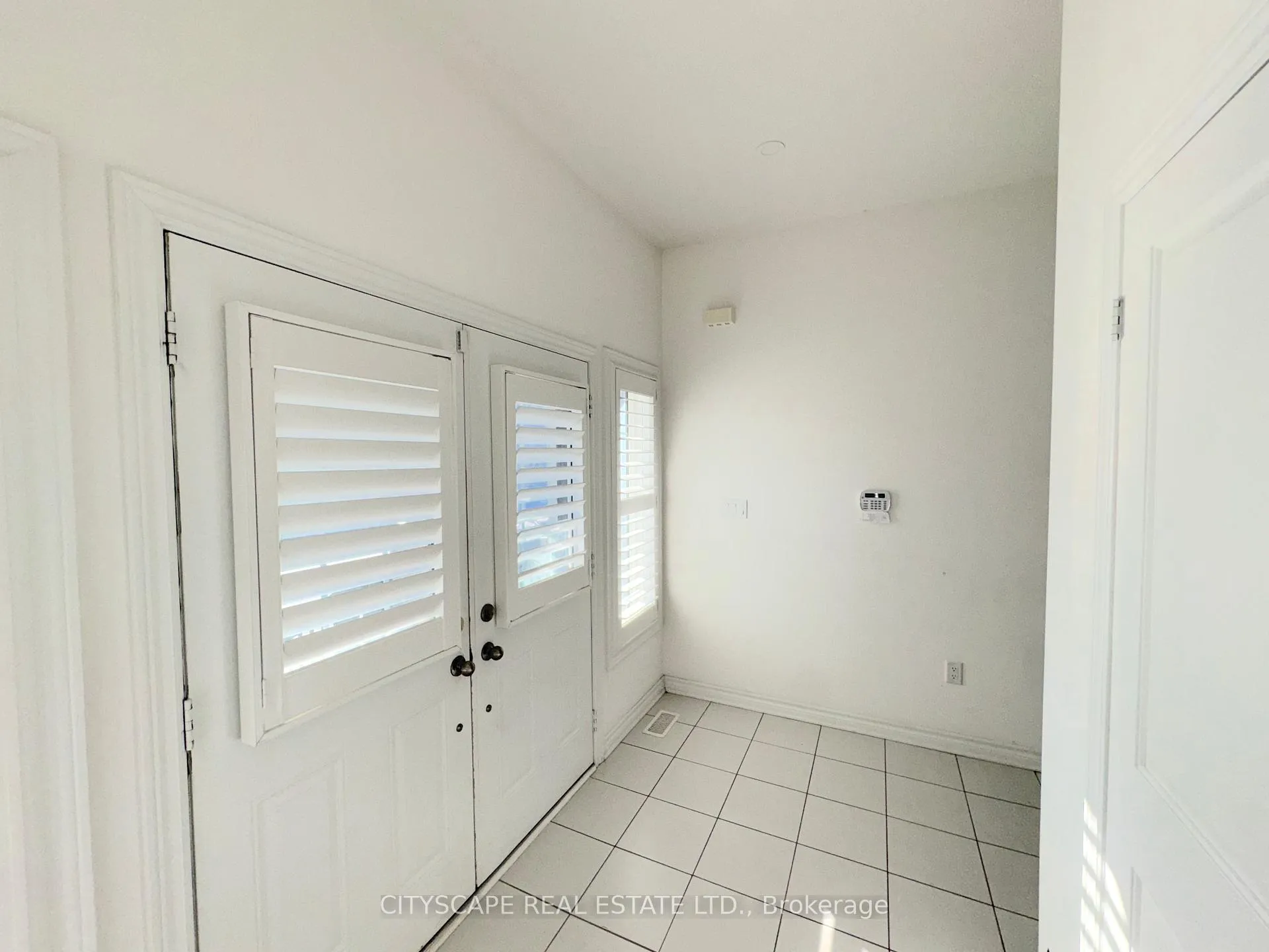 Photo 4 of 26 Clockwork Drive, Brampton, Northwest Brampton — HOMEH