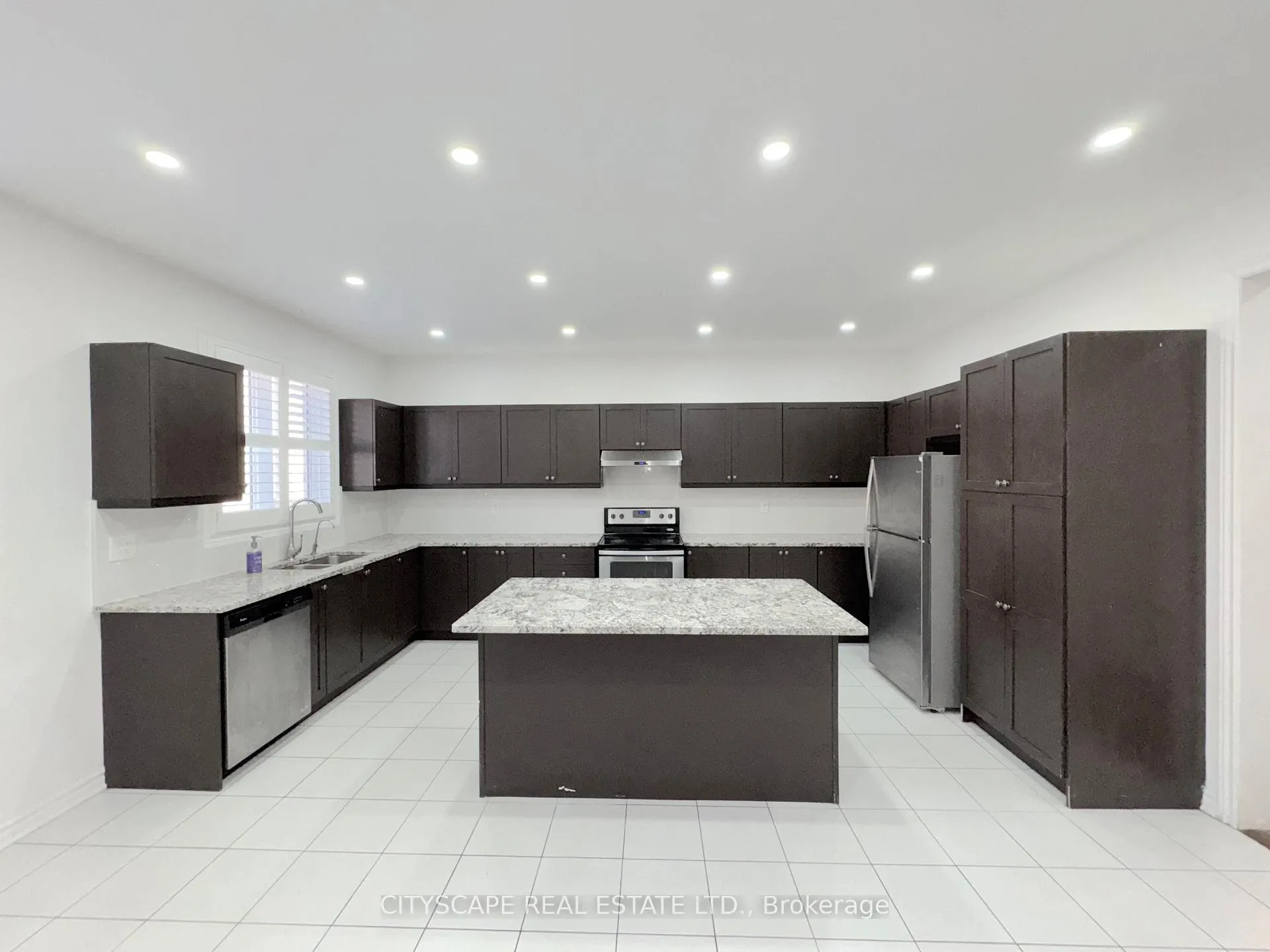 Photo 5 of 26 Clockwork Drive, Brampton, Northwest Brampton — HOMEH