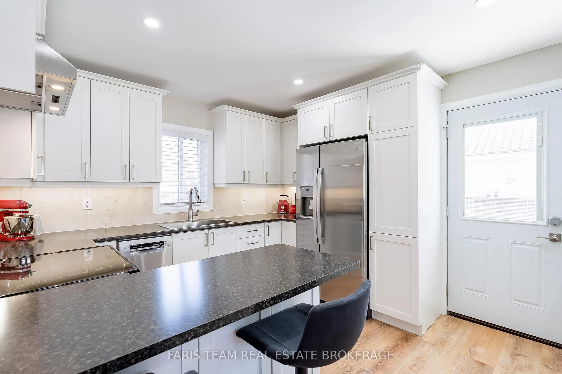 Photo 5 of 655 Fourth Avenue, Tay, Port McNicoll — HOMEH