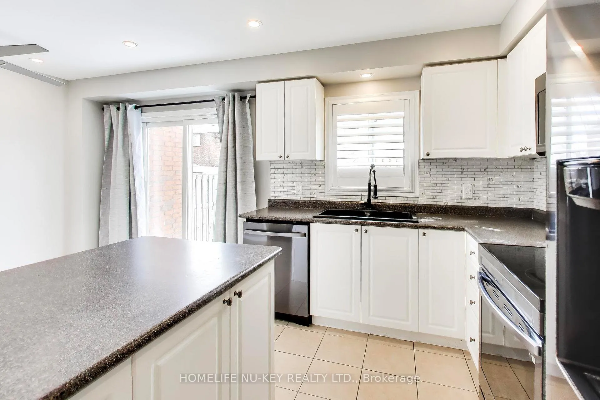 Photo 16 of 89 Majesty Boulevard, Barrie, Innis-Shore — HOMEH