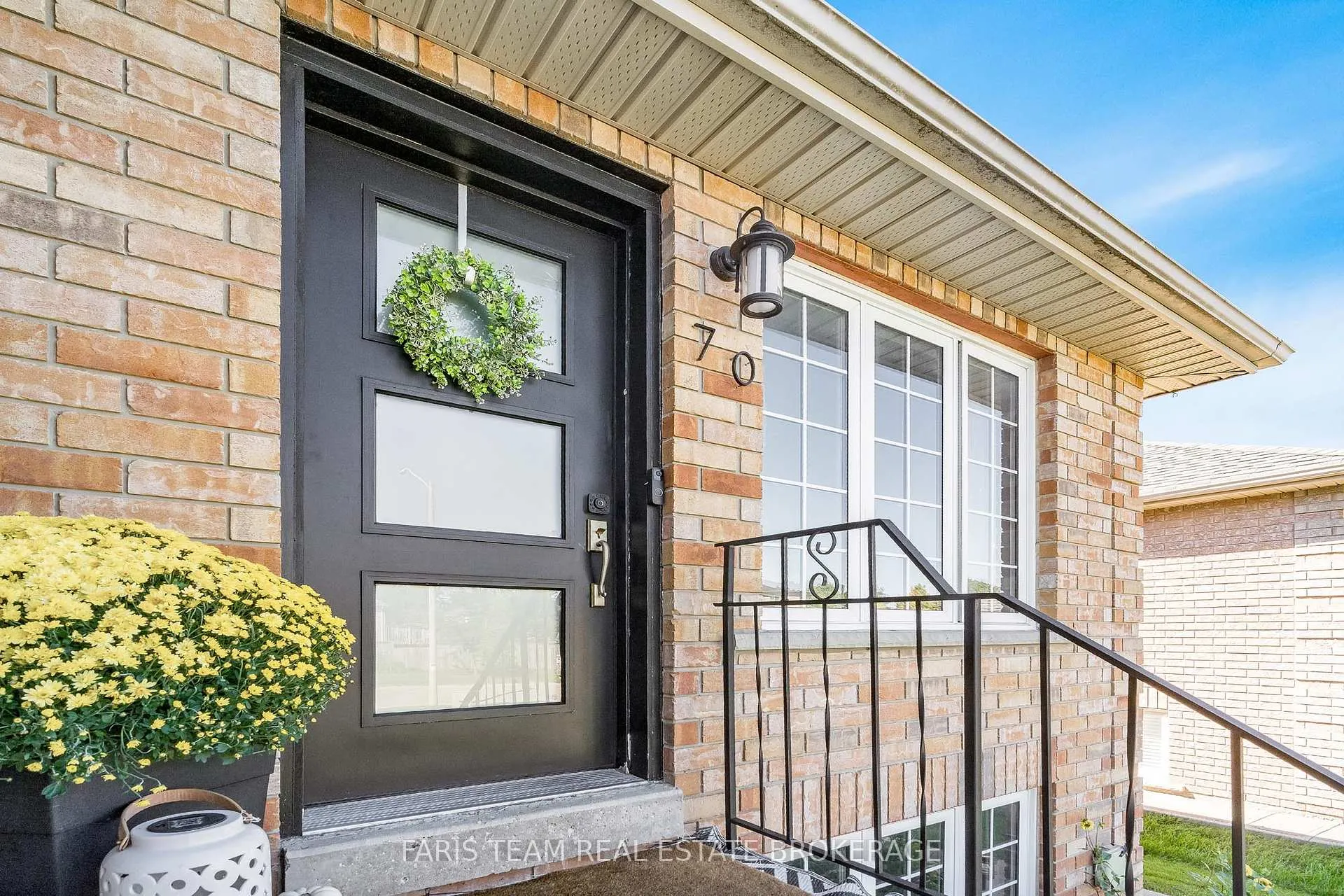 Photo 4 of 70 Cassandra Drive, Barrie, East Bayfield — HOMEH