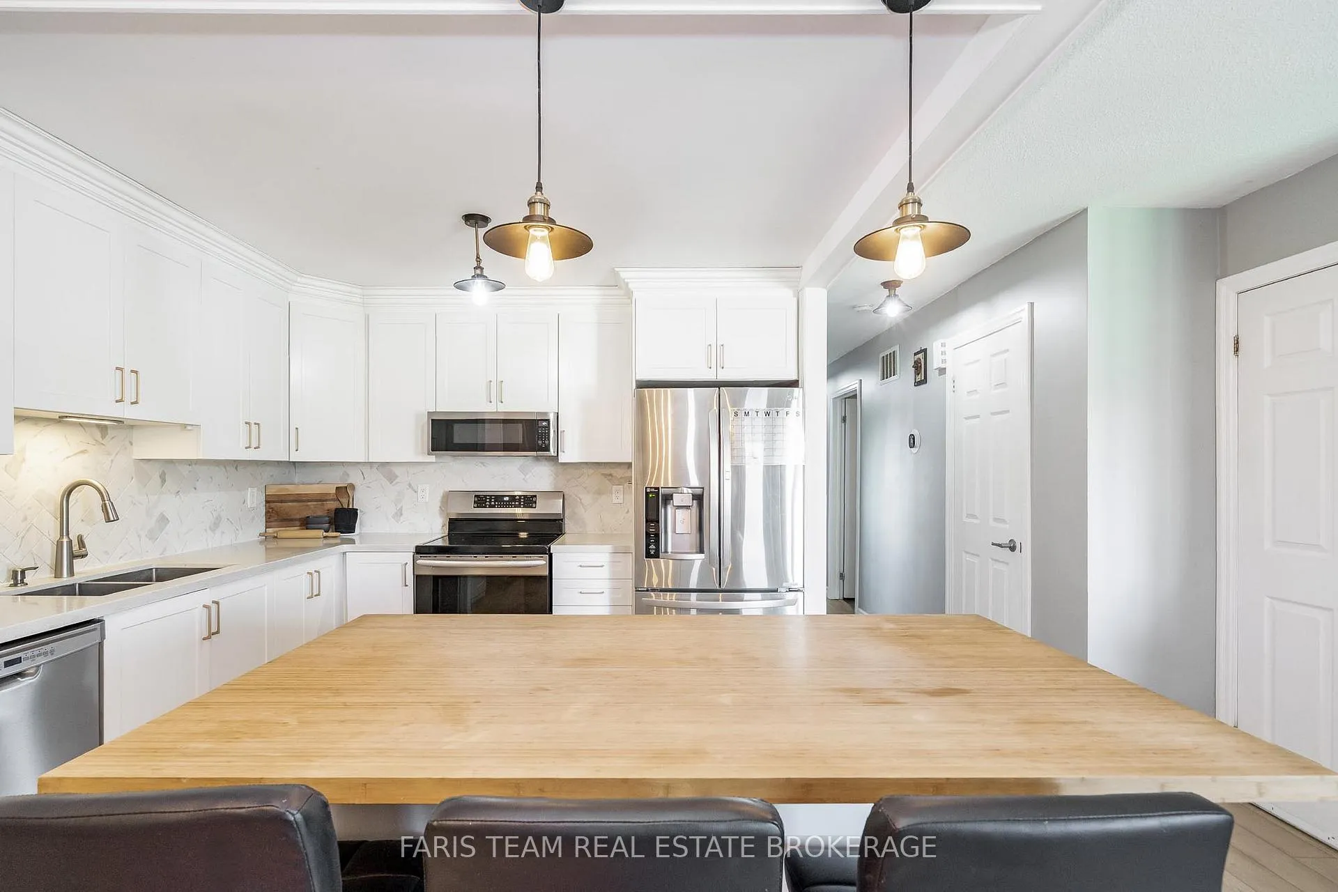 Photo 6 of 70 Cassandra Drive, Barrie, East Bayfield — HOMEH