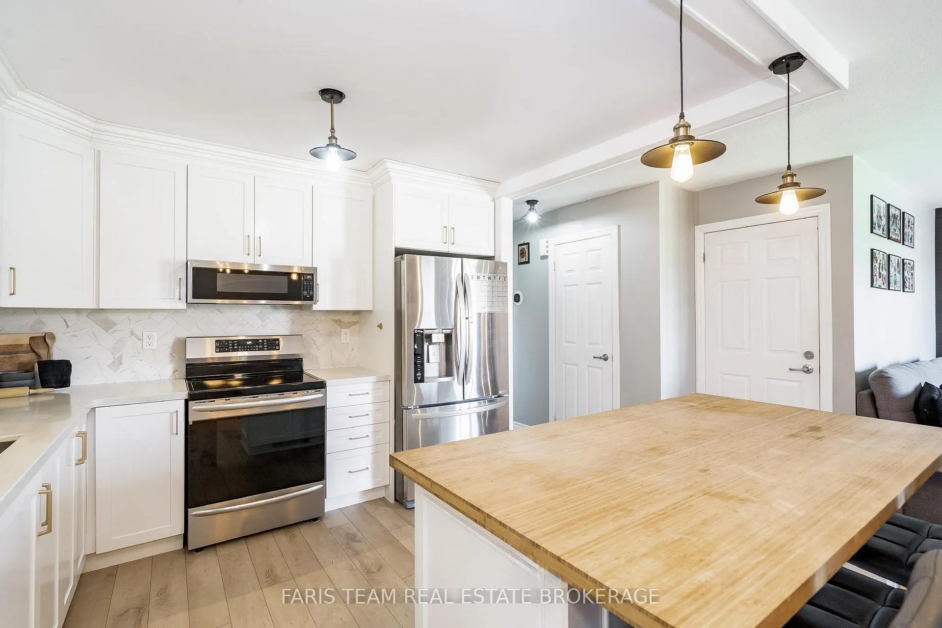 Photo 7 of 70 Cassandra Drive, Barrie, East Bayfield — HOMEH
